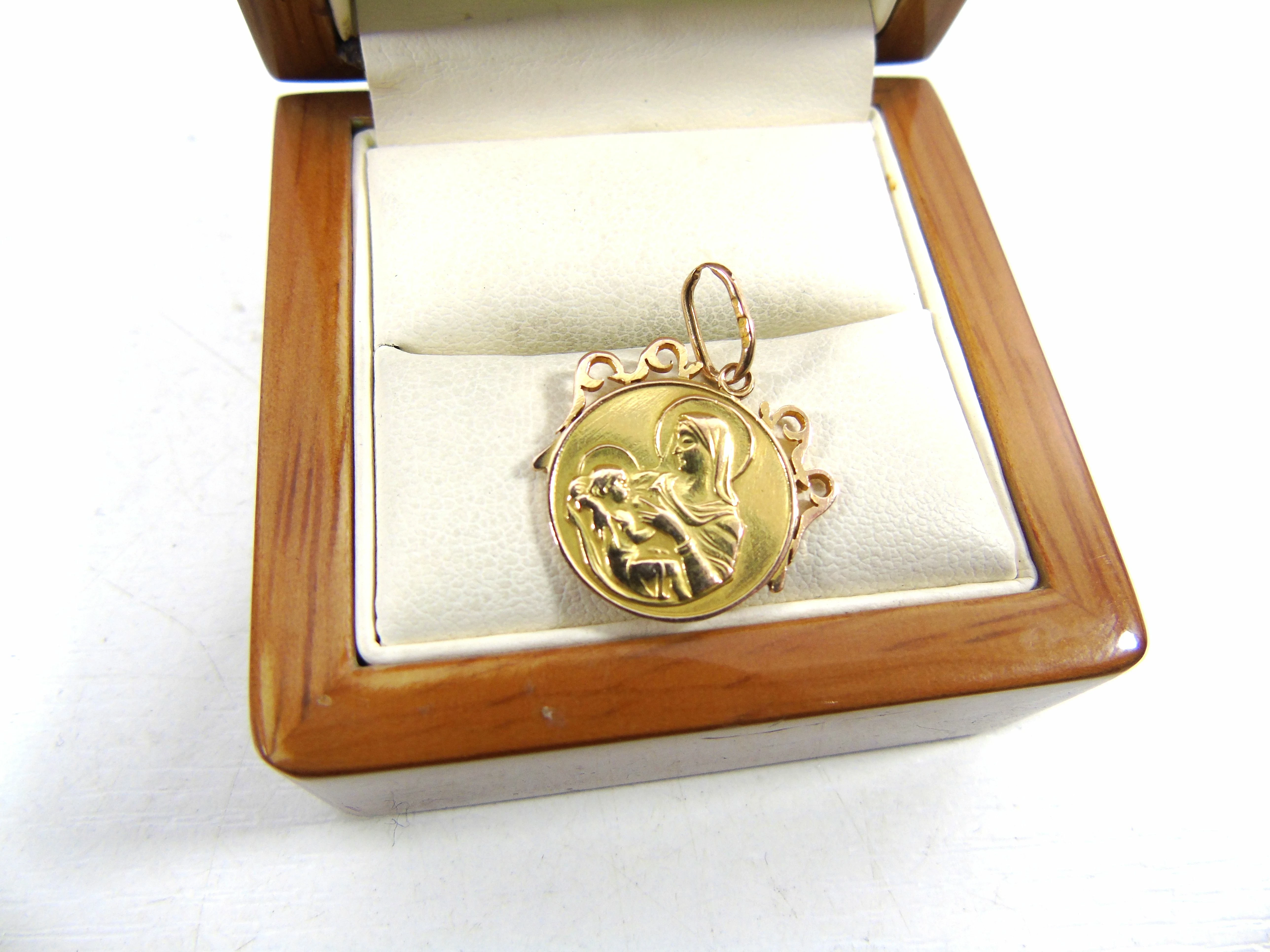 maryjny-zloty-medalik-pr585-w309g-plac-wolnosci-6-zuromin