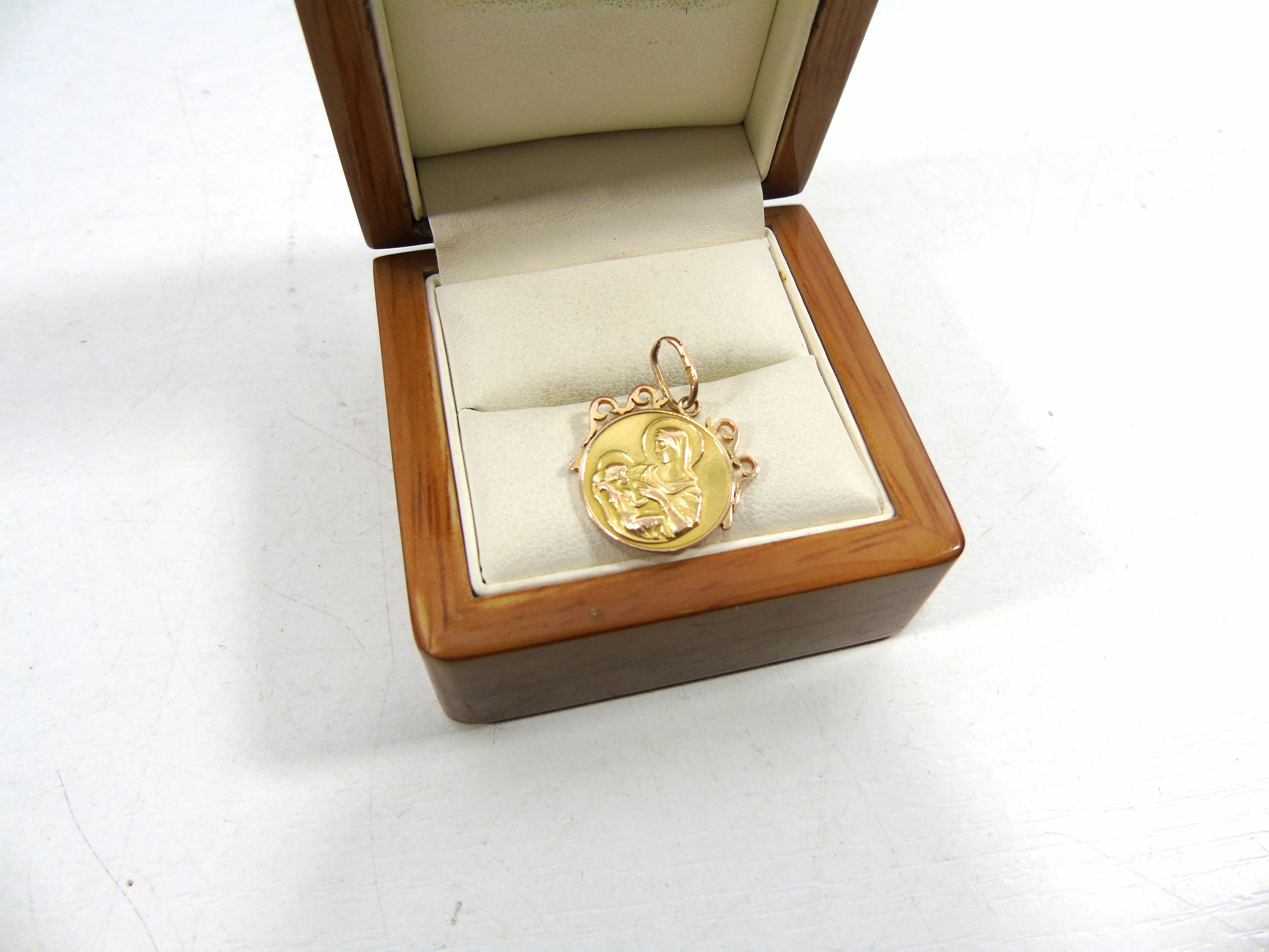 maryjny-zloty-medalik-pr585-w309g-plac-wolnosci-6-zuromin