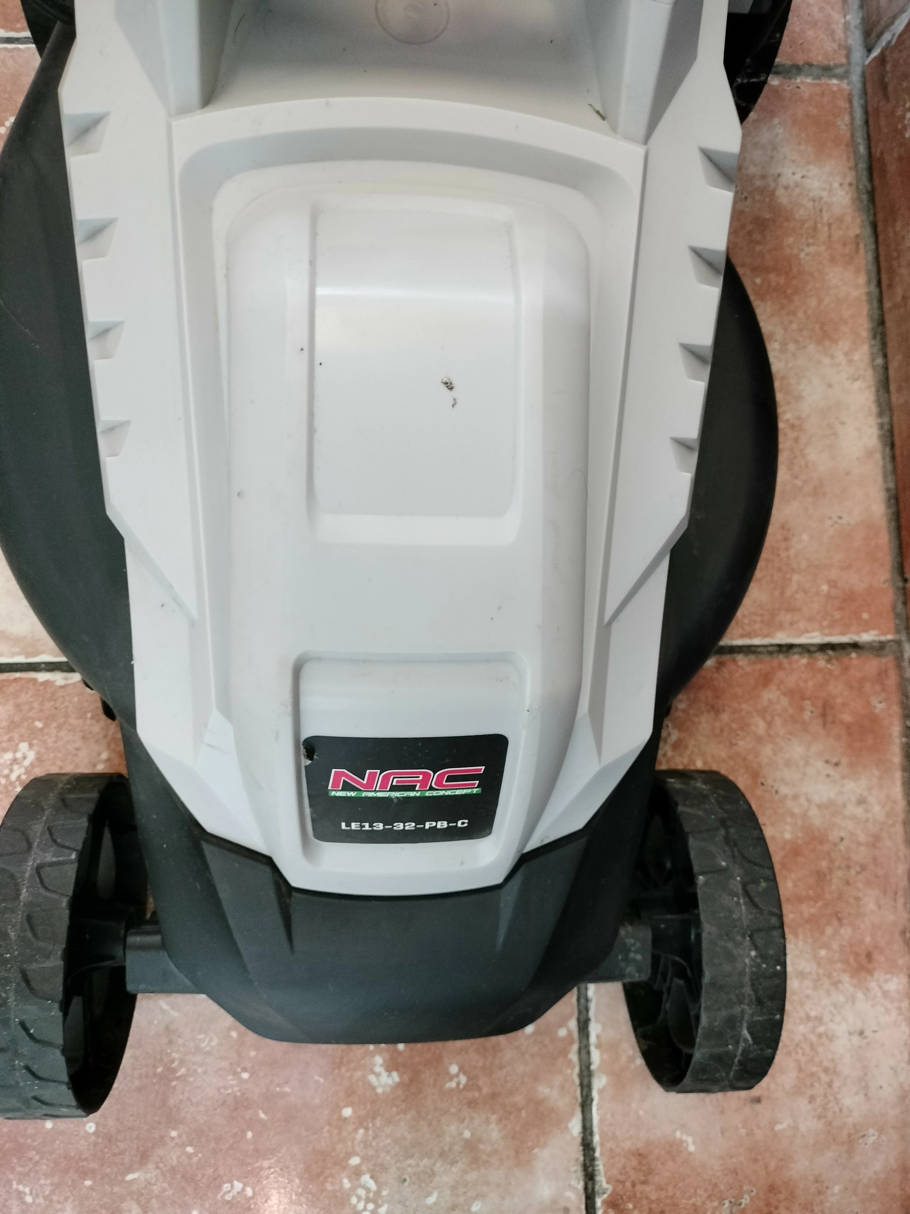 kosiarka-elektryczna-nac-le13-32-pb-c-1300w-pojemnosc-kosza-30