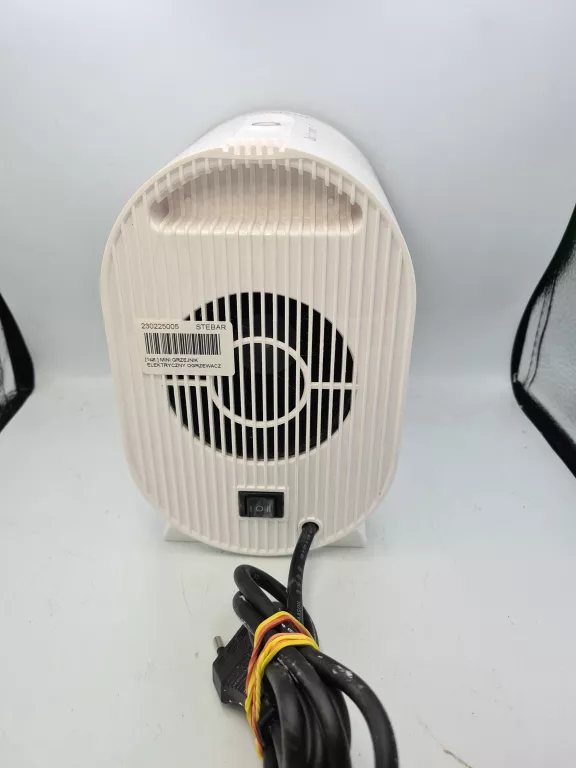 mini-ogrzewacz-heaterlux-kolor-dominujacy-czarny