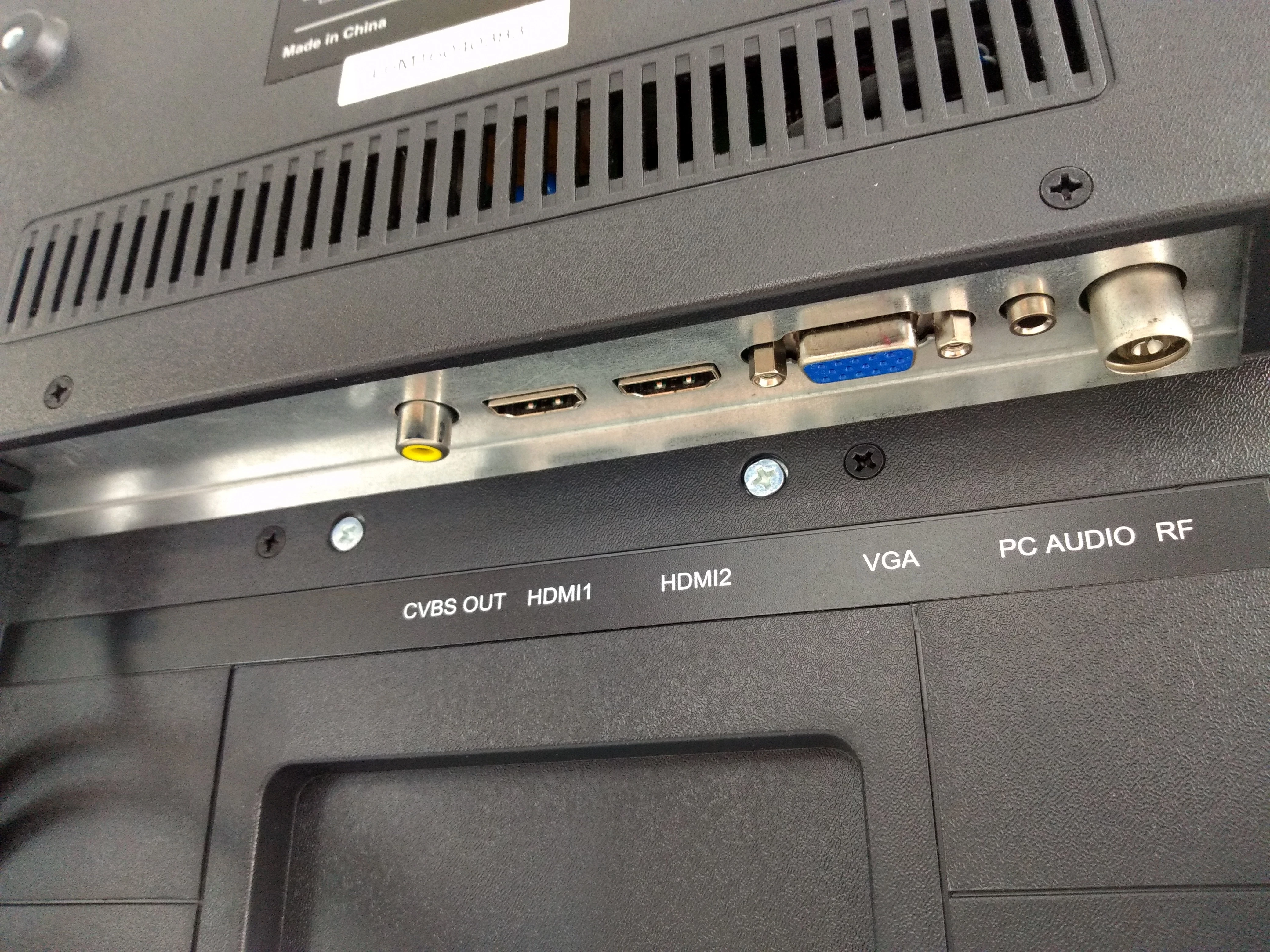 telewizor-avol-32cale-pilot-przekatna-ekranu-cale-32