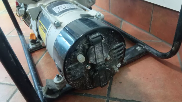 agregat-pradotworczy-yato-yt-85453-25-kw-maksymalna-moc-2700