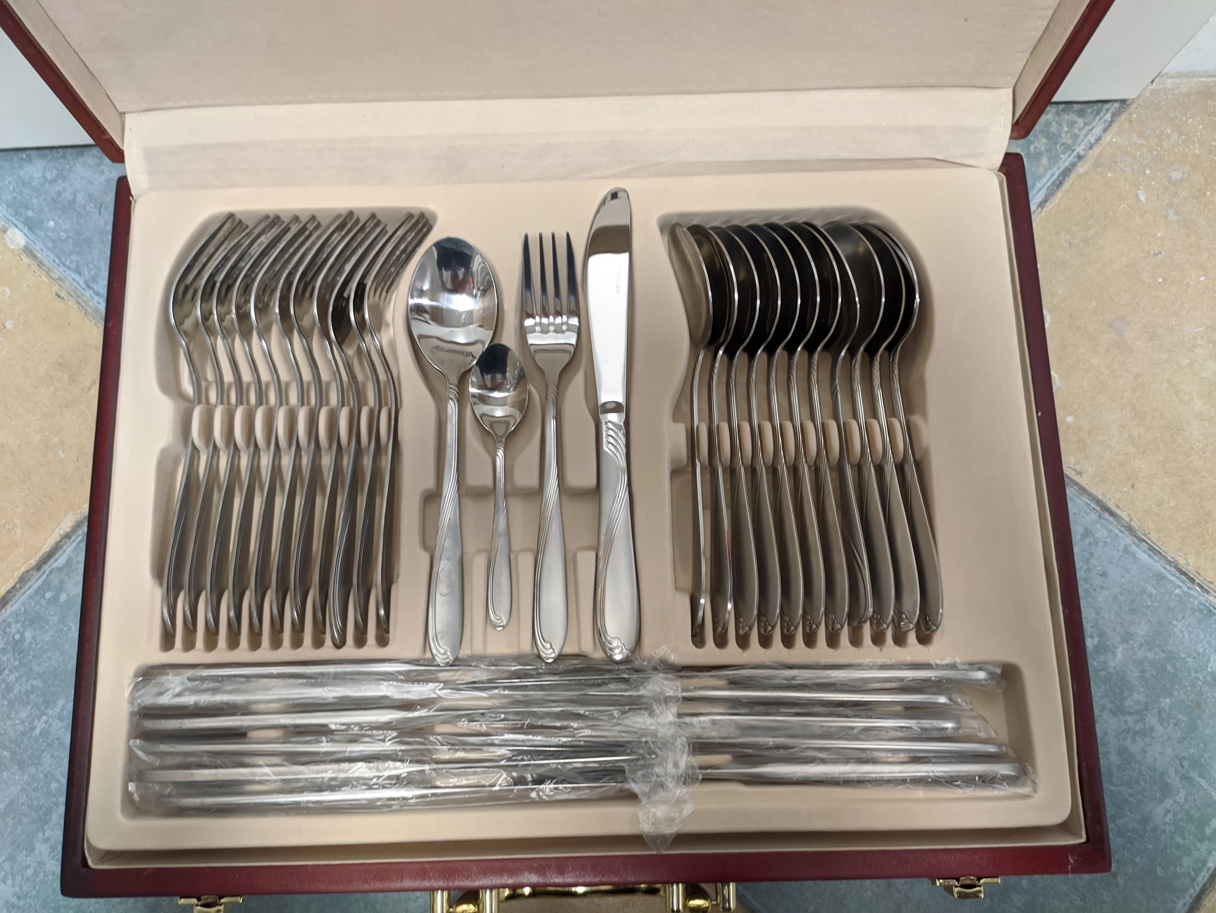 sztucce-rossner-72-el-walizka-stan-uzywany