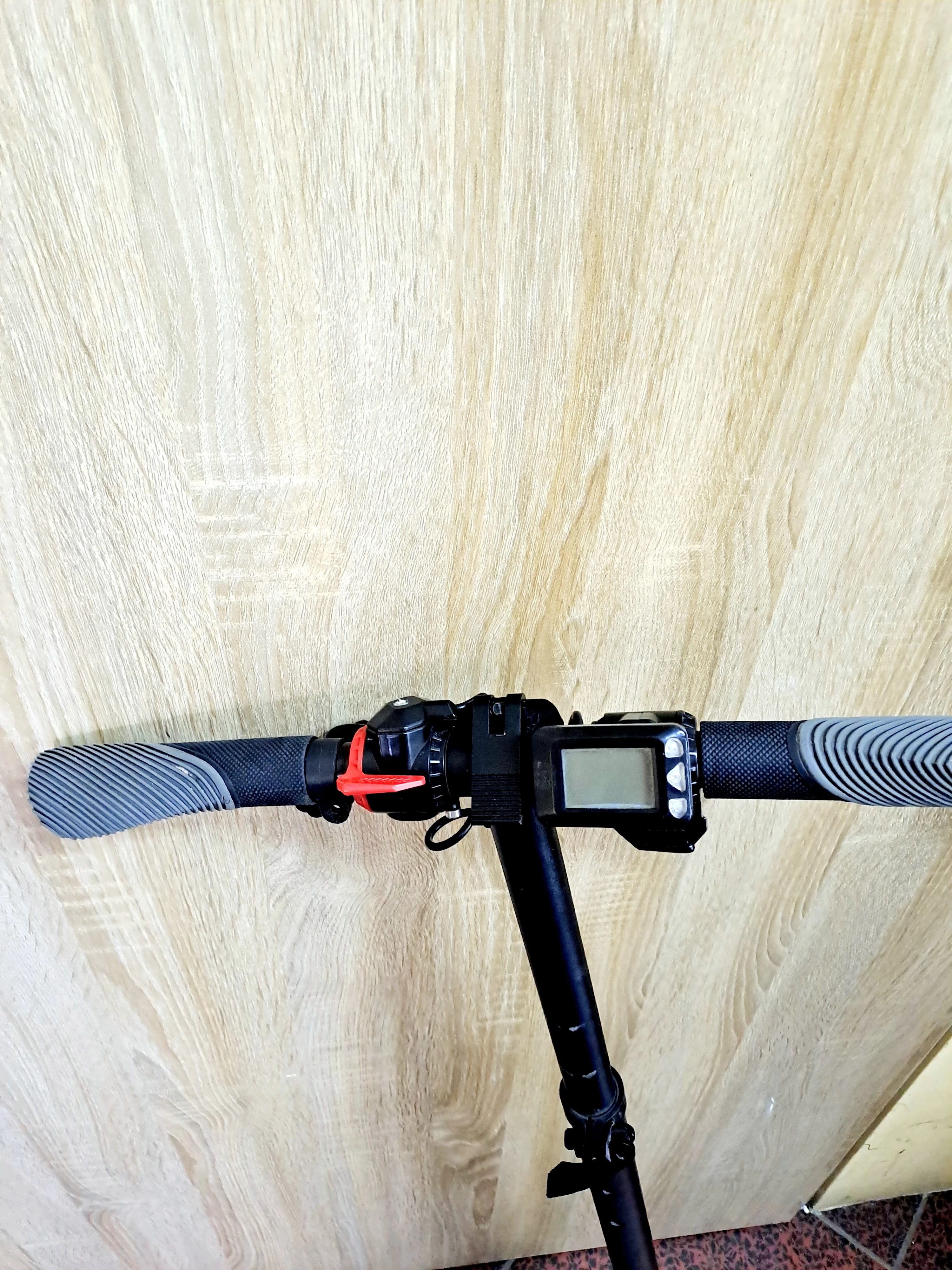 hulajnoga-motus-scooty-65-250-w-kod-producenta-akc029