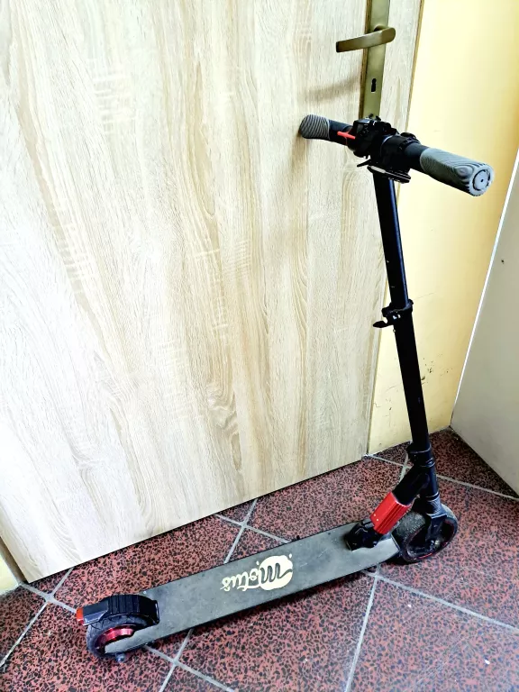 hulajnoga-motus-scooty-65-250-w-predkosc-maksymalna-23