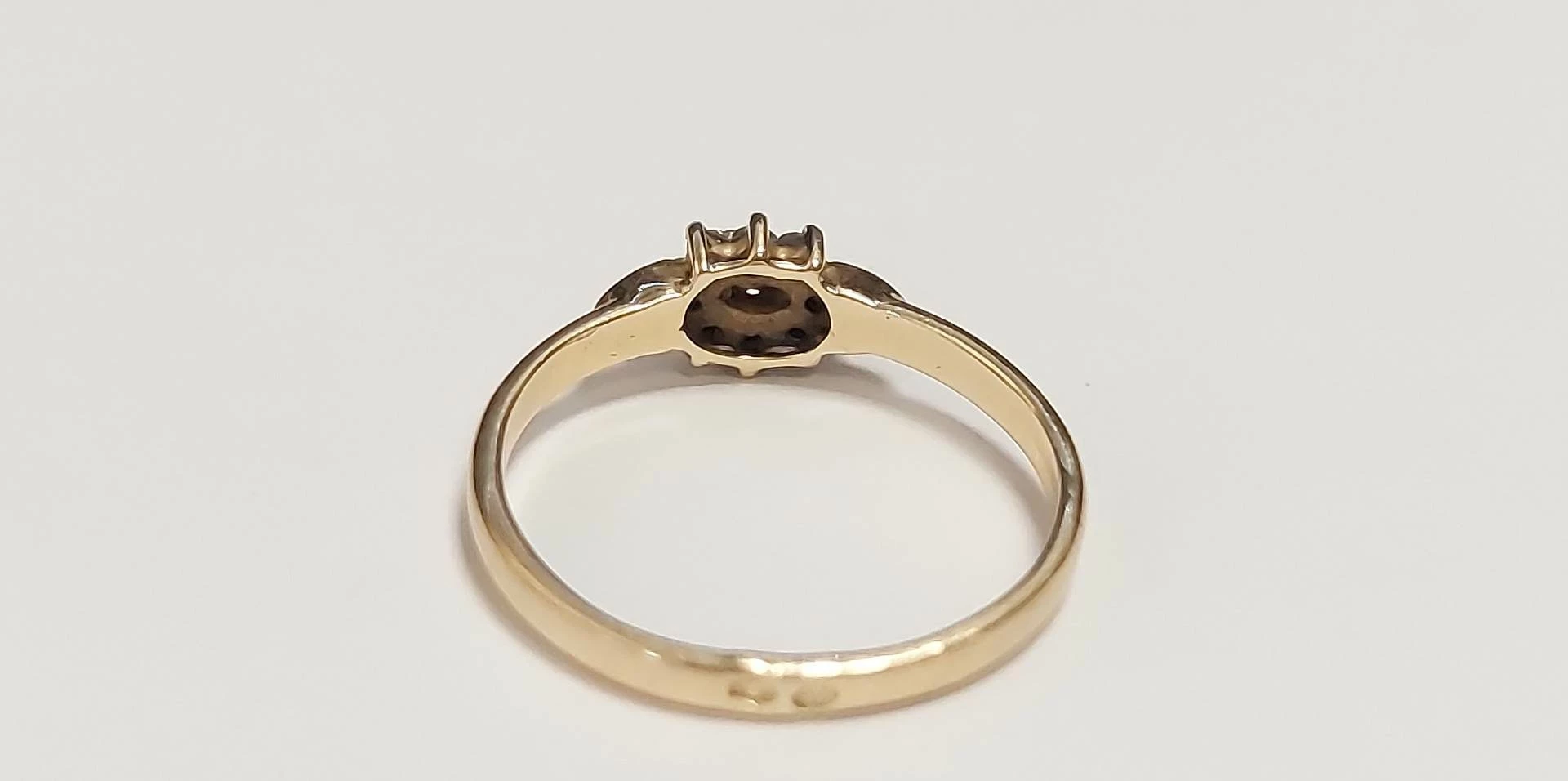 zloty-pierscionek-material-zloto