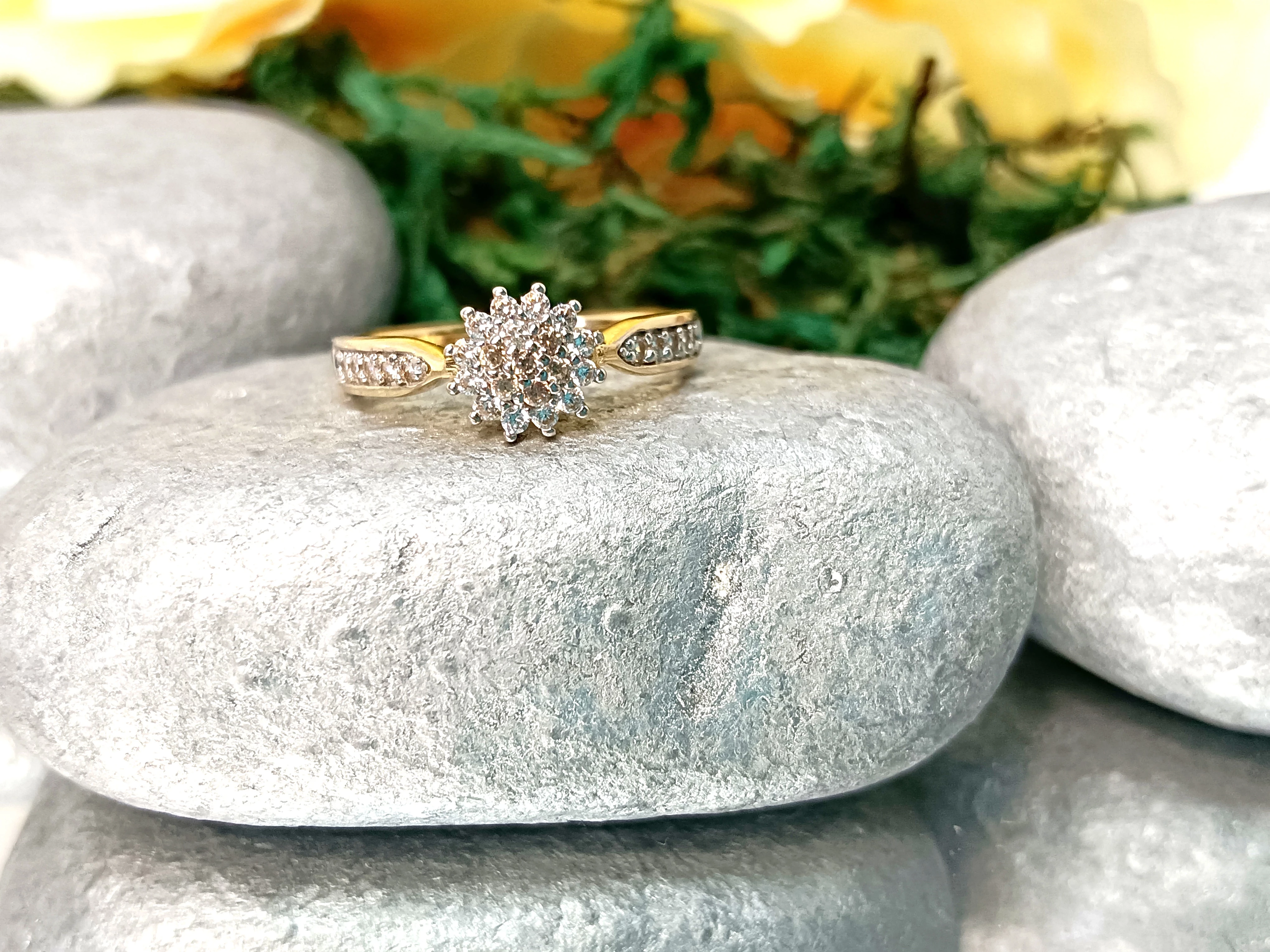 zloty-pierscionek-kwiatek-z-cyrkoniami585236g-j-3-maja-105-dabrowa-gornicza