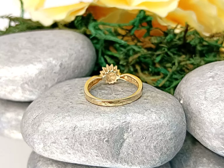 zloty-pierscionek-kwiatek-z-cyrkoniami585236g-j-rodzaj-klasyczne