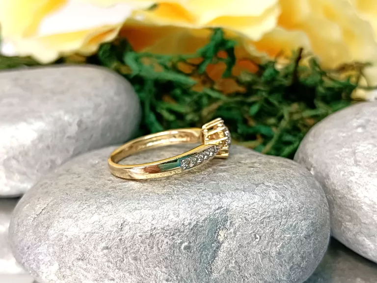 zloty-pierscionek-kwiatek-z-cyrkoniami585236g-j-marka-bez-marki