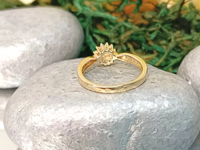 zloty-pierscionek-kwiatek-z-cyrkoniami585236g-j-material-zloto