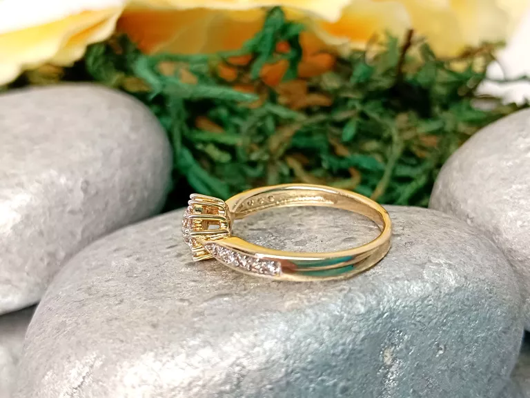 zloty-pierscionek-kwiatek-z-cyrkoniami585236g-j-kamien-cyrkonia