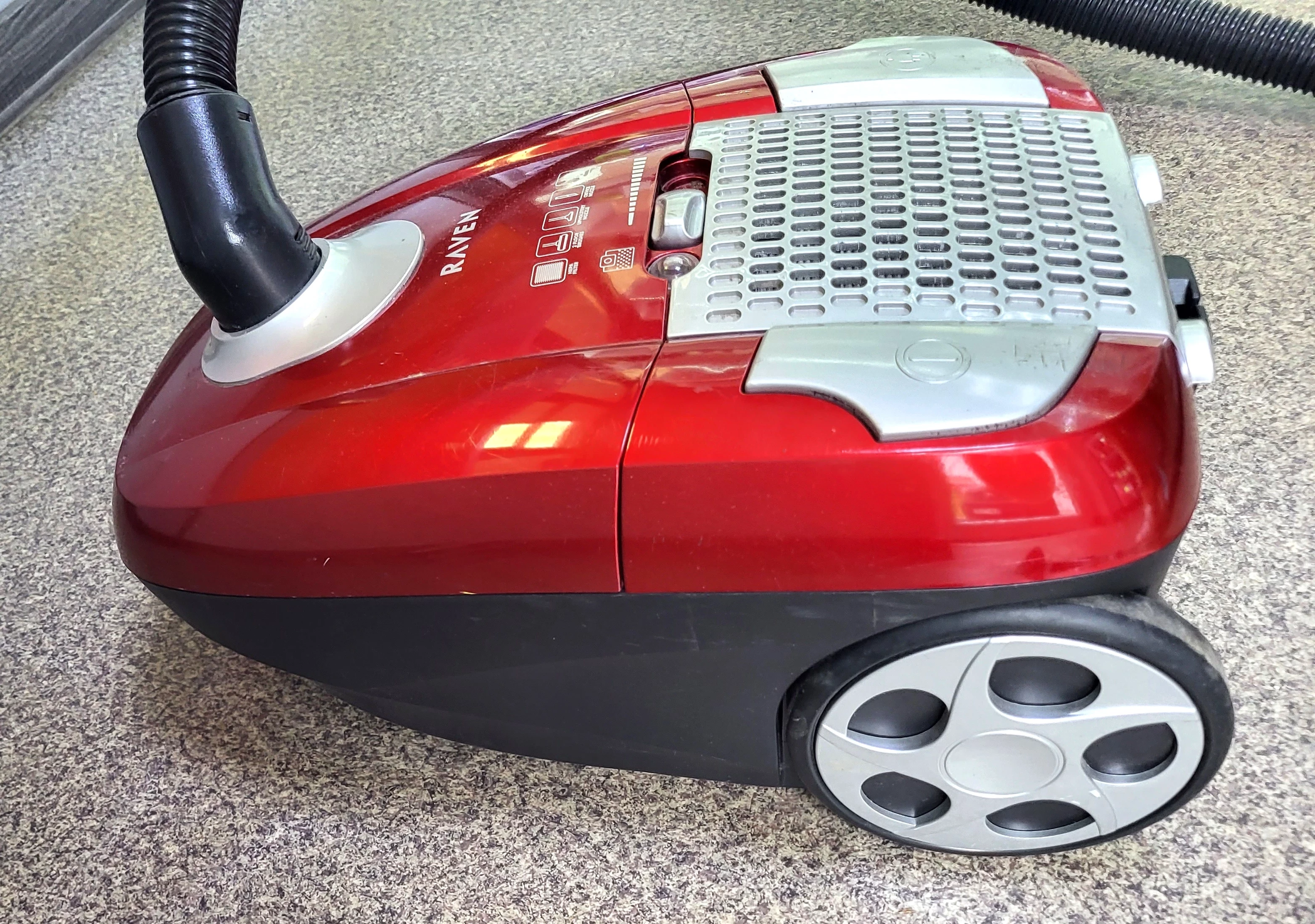 odkurzacz-raven-eo002n-rura-teleskopowa-koncowka-rodzaj-odkurzacza-workowy