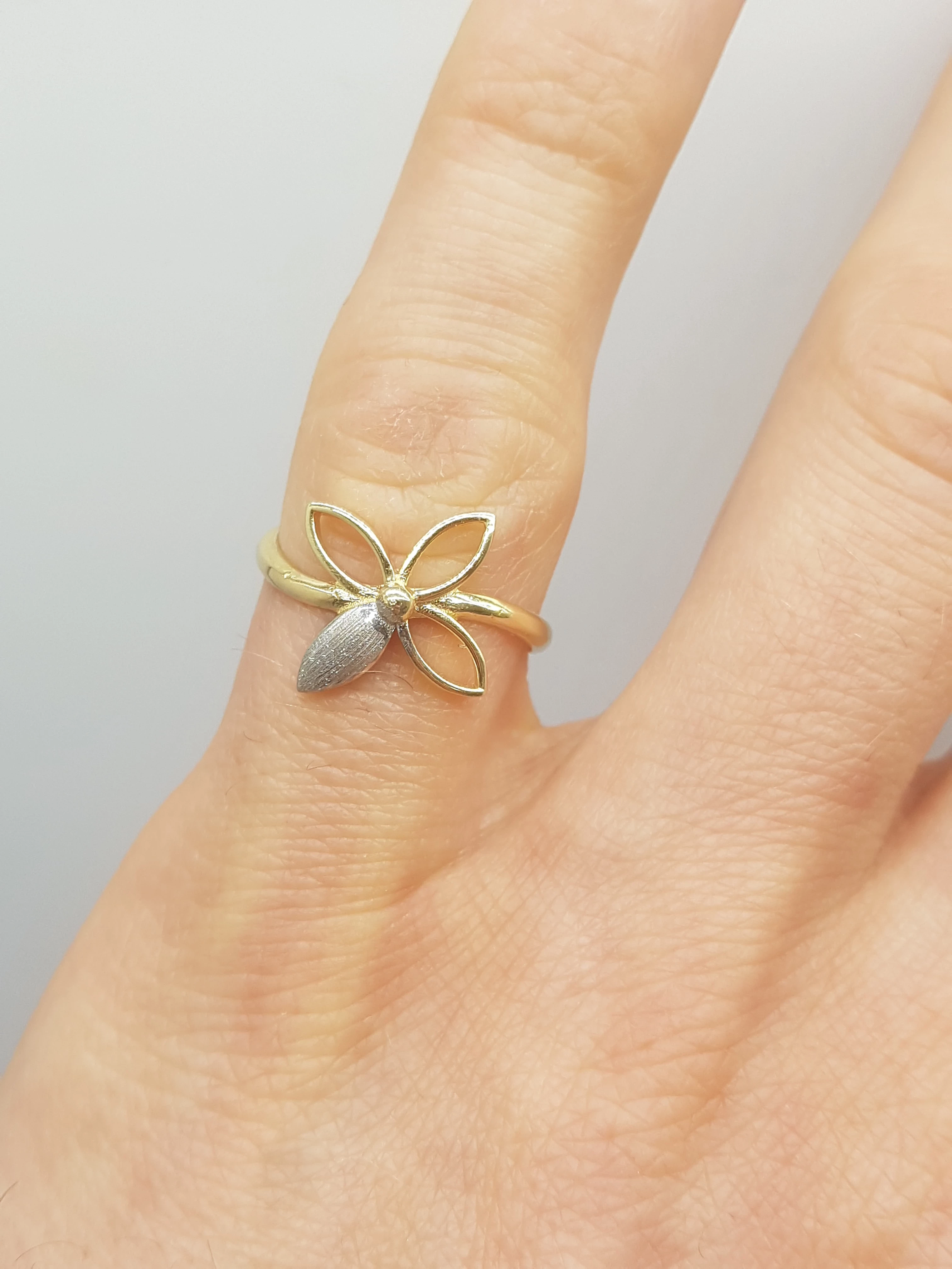 wyrob-jubilerski-pierscionek-kwiatek-585-material-15835-2