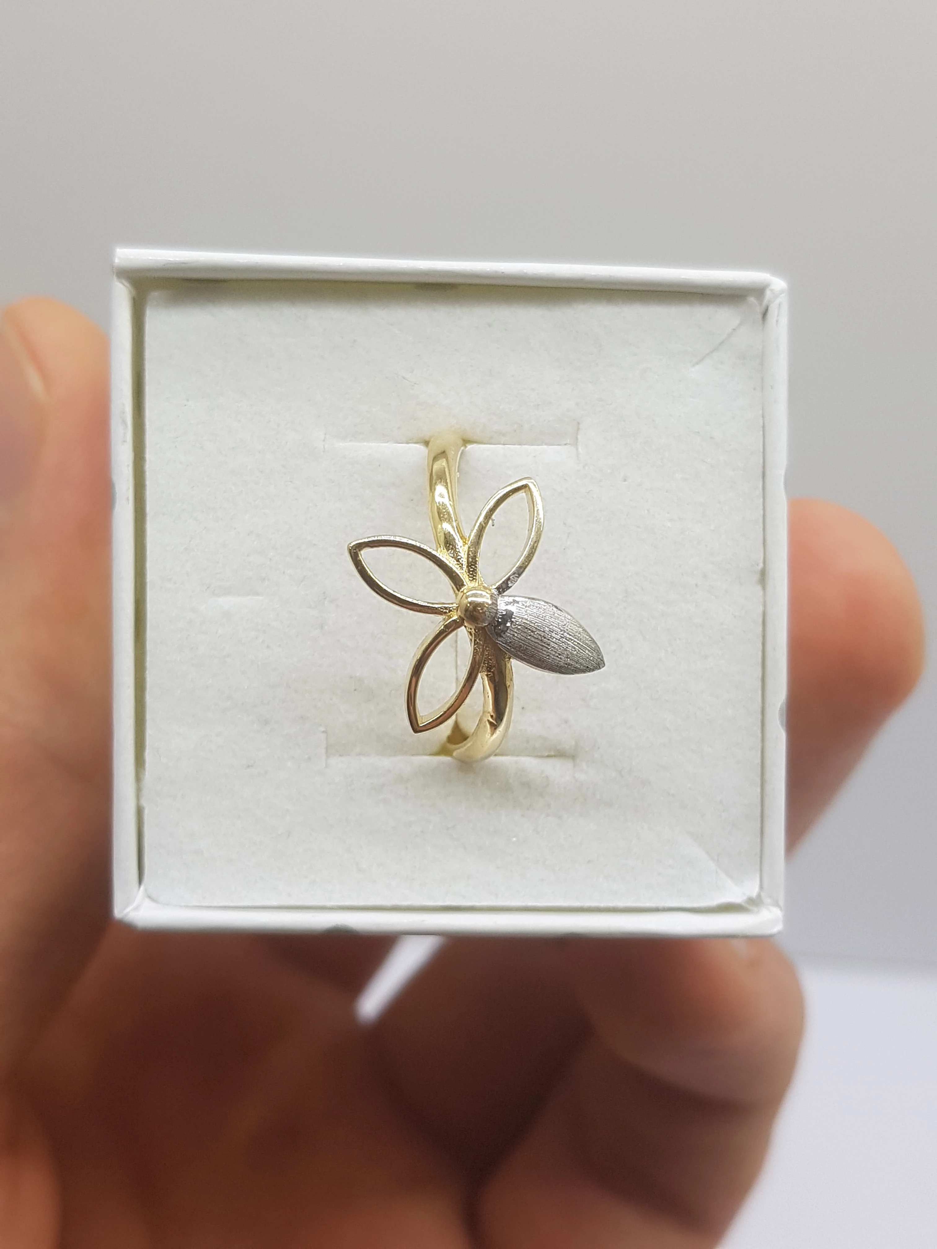 wyrob-jubilerski-pierscionek-kwiatek-585-rodzaj-2205-2