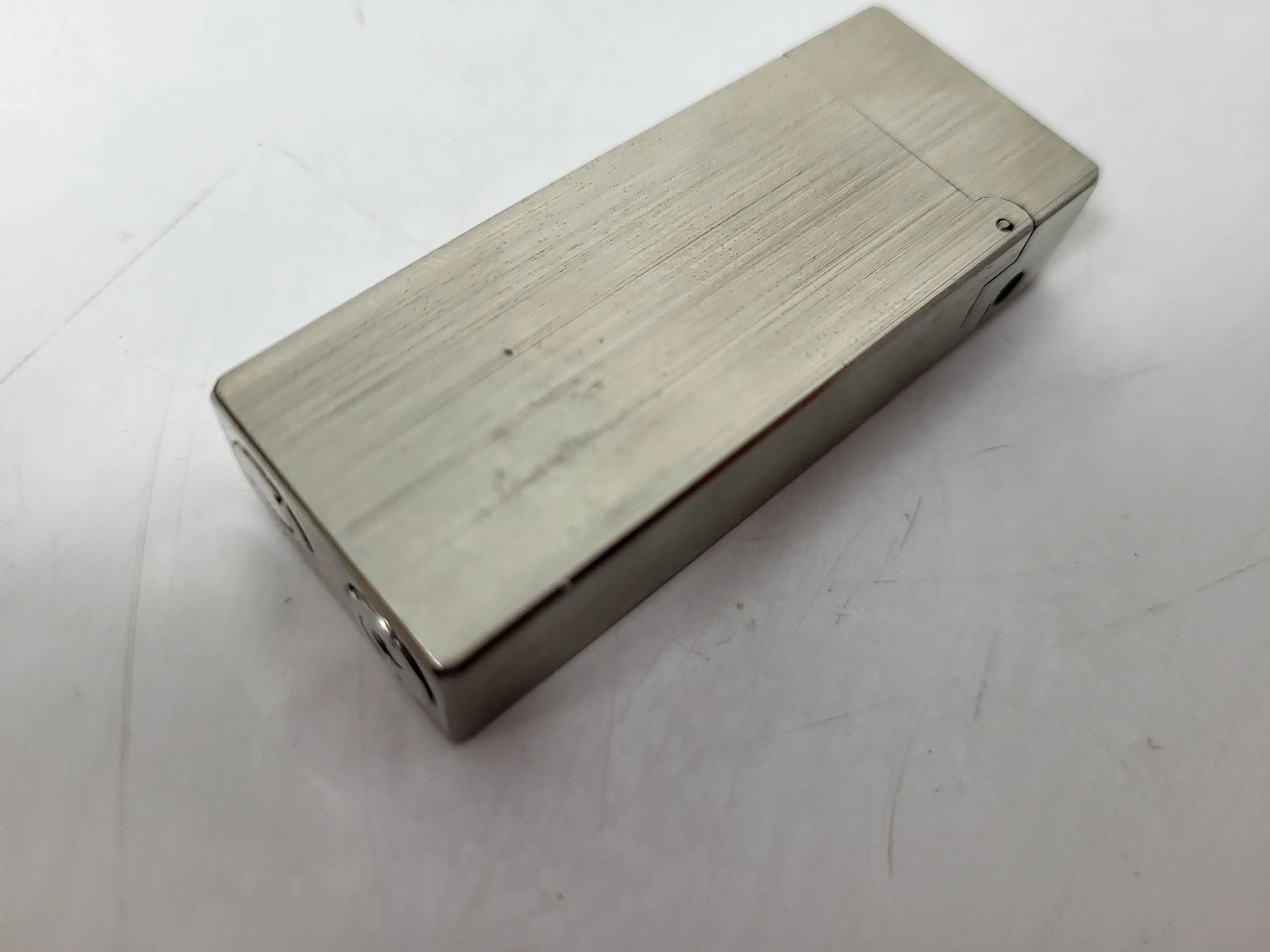 zapalniczka-dunhill-rodzaj-gazowa