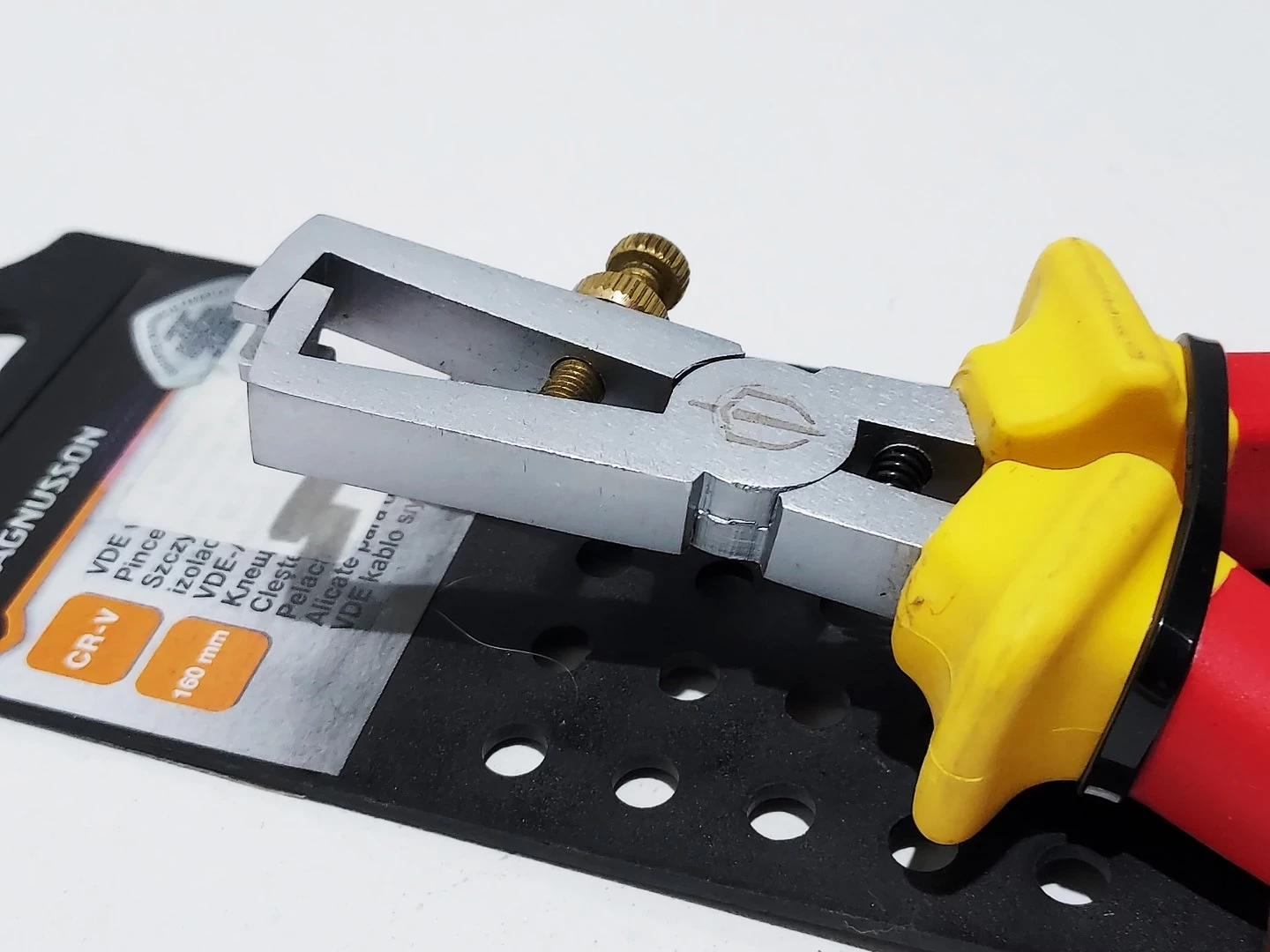 magnusson-szczypce-do-sciagania-izolacji-160mm-waga-produktu-z-opakowaniem-jednostkowym-0300