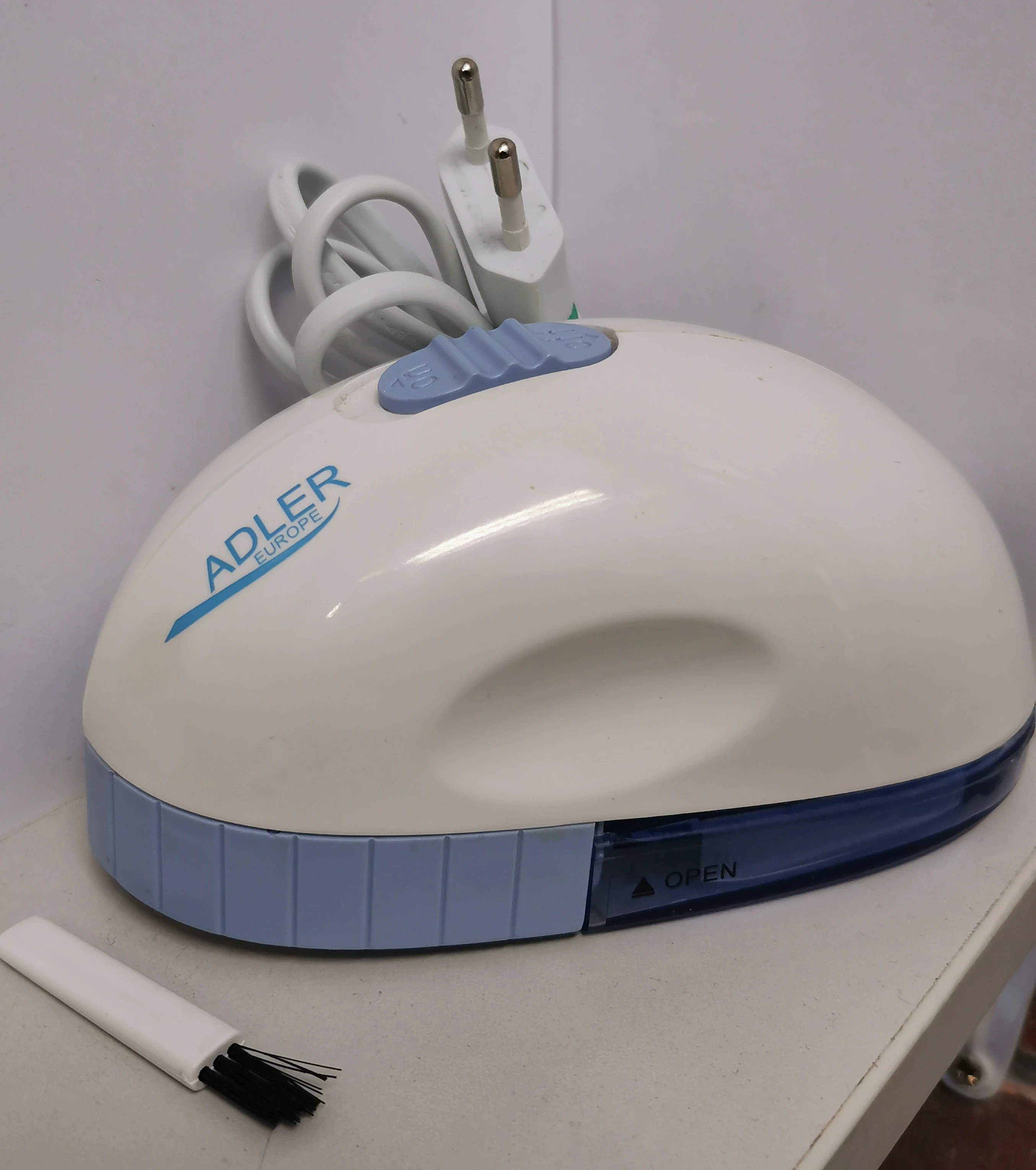 adler-golarka-do-ubran-ad-961-pudelko-kolor-dominujacy-bialy