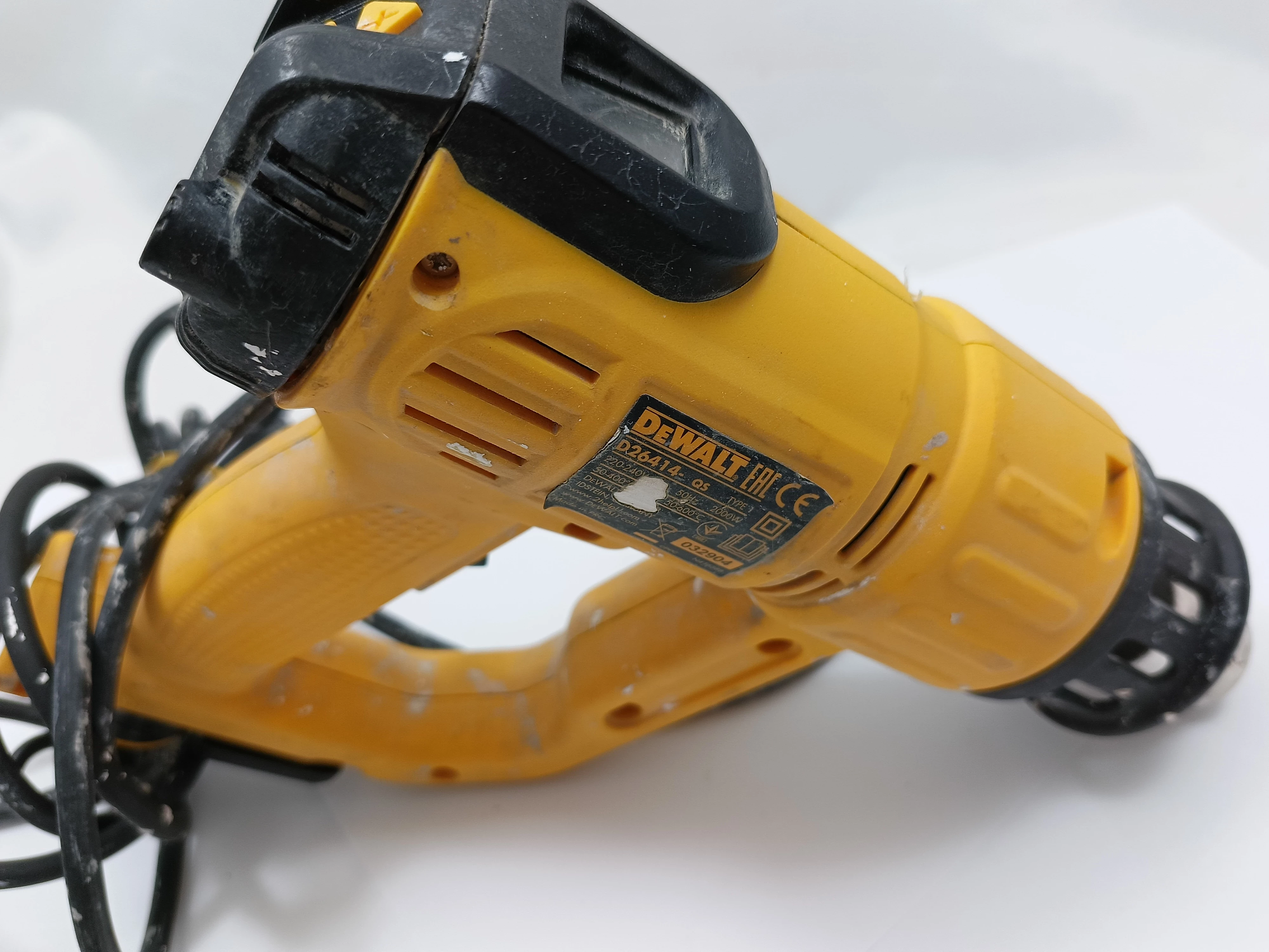 opalarka-dewalt-d26414-napiecie-zasilania-230