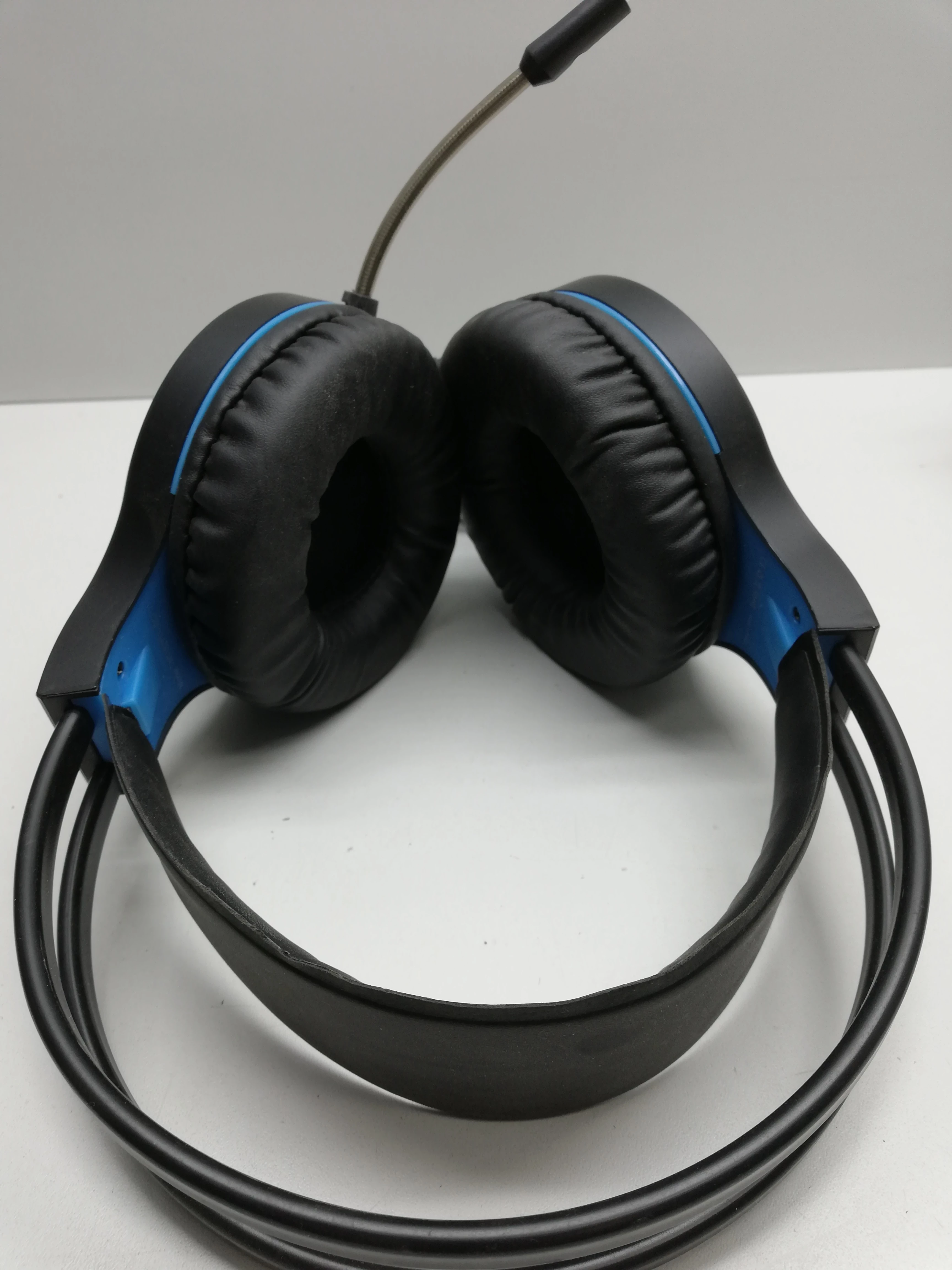 sluchawki-nauszne-rohs-rodzaj-sluchawek-nauszne