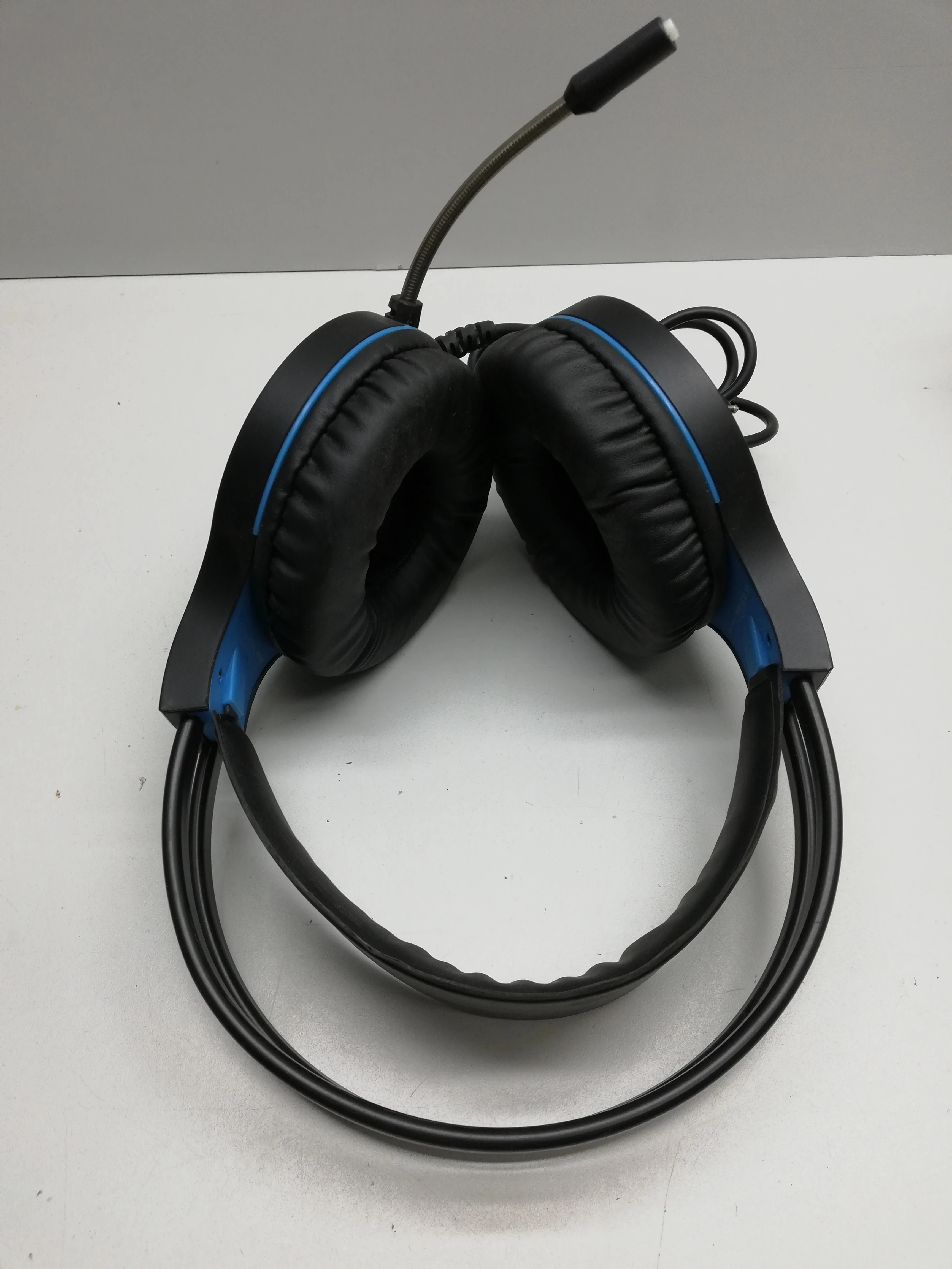 sluchawki-nauszne-rohs-kolor-dominujacy-czarny