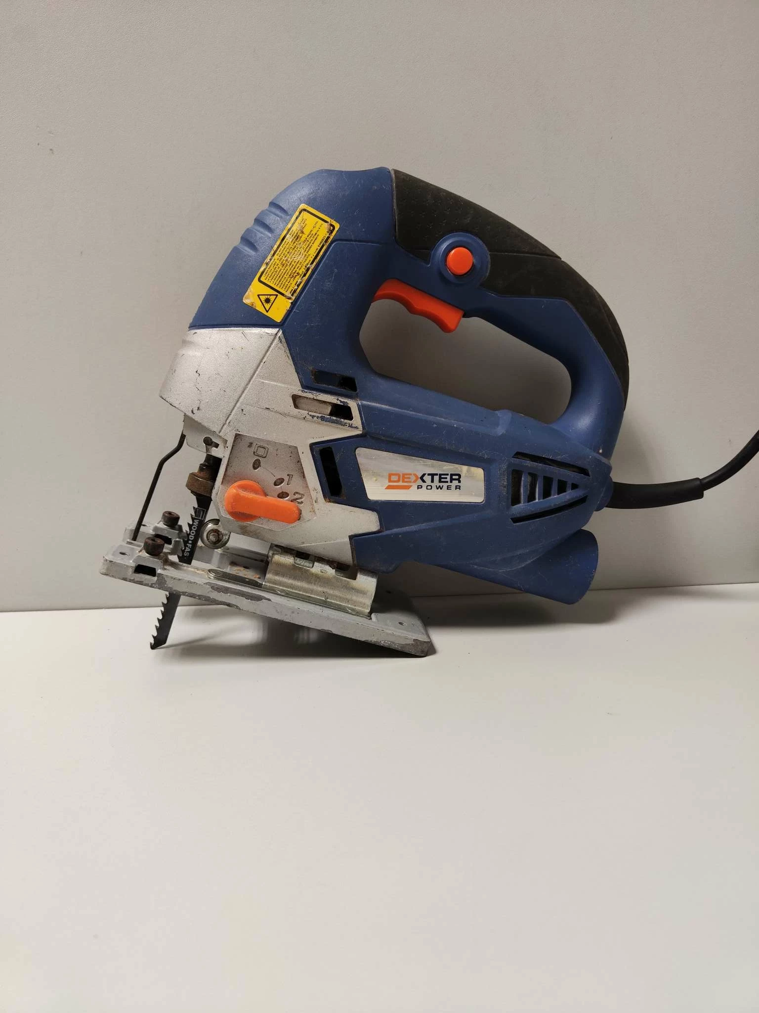 wyrzynarka-dexter-power-ic710js-zasilanie-sieciowe