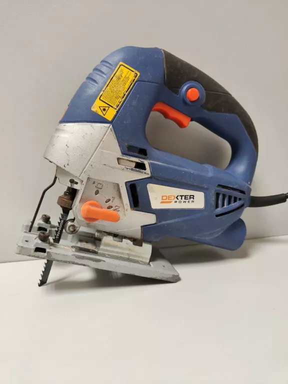 wyrzynarka-dexter-power-ic710js-mocowanie-brzeszczotu-chwyt-typu-t