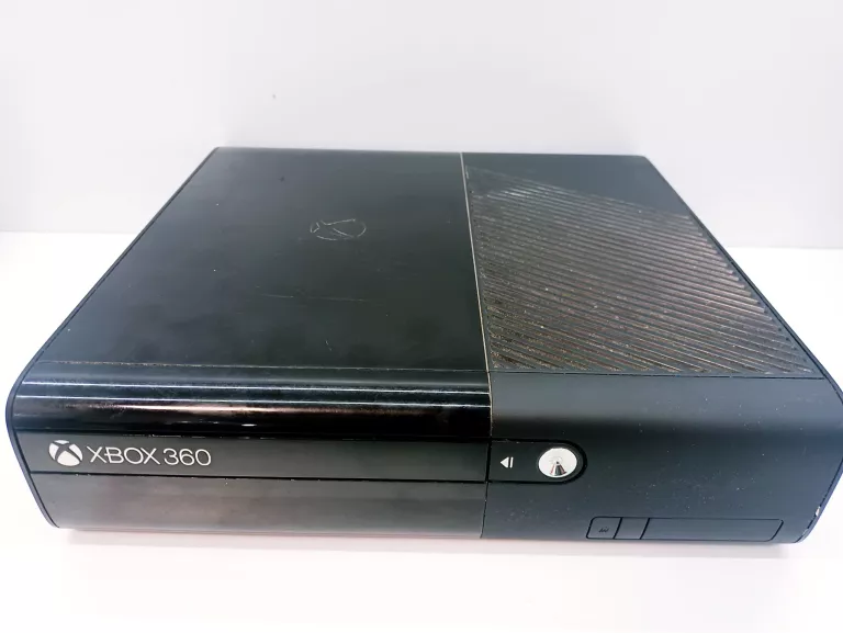 KONSOLA XBOX 360 + KINECT + GRY