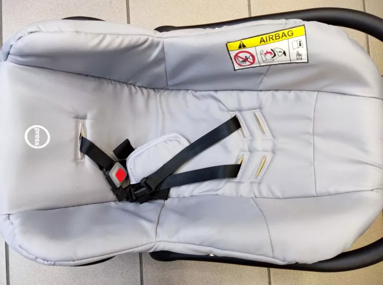 fotelik-samochodowy-szary-stan-uzywany