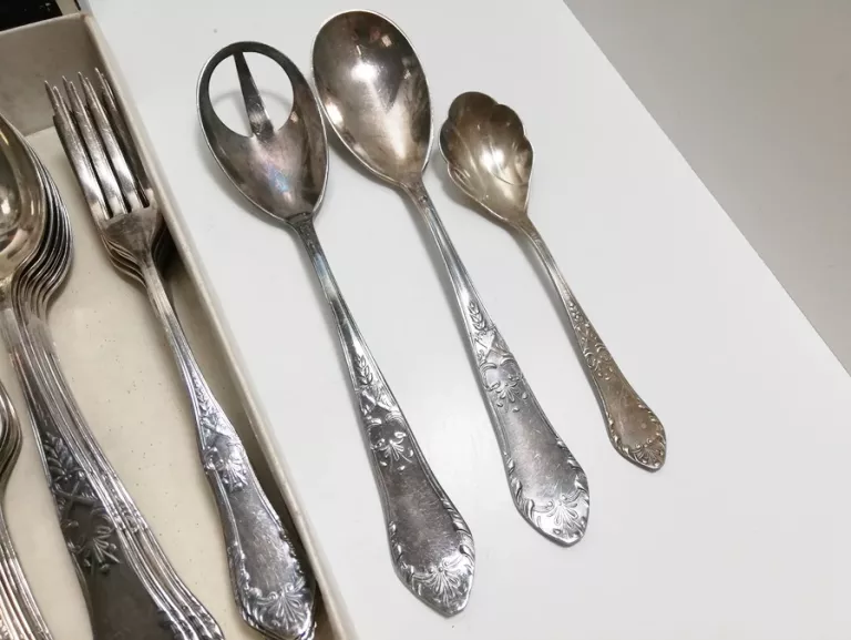 sztucce-hefra-met-wzor-romanskizestaw-deserowy-grojecka-79-warszawa