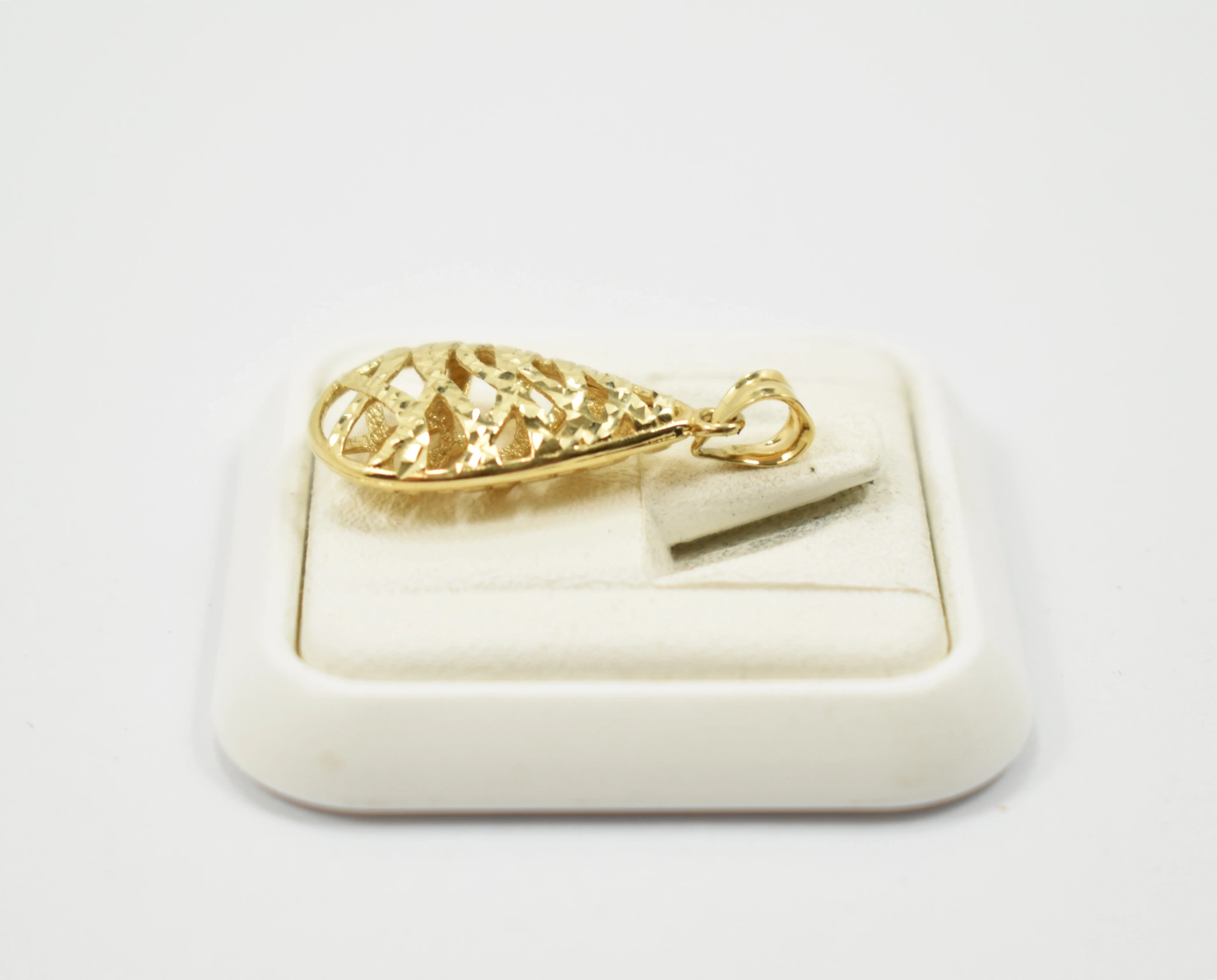 zlota-zawieszka-585174g-waga-174