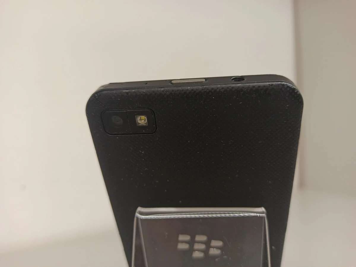 telefon-blackberry-z10-uszkodzony-wbudowana-pamiec-16-gb