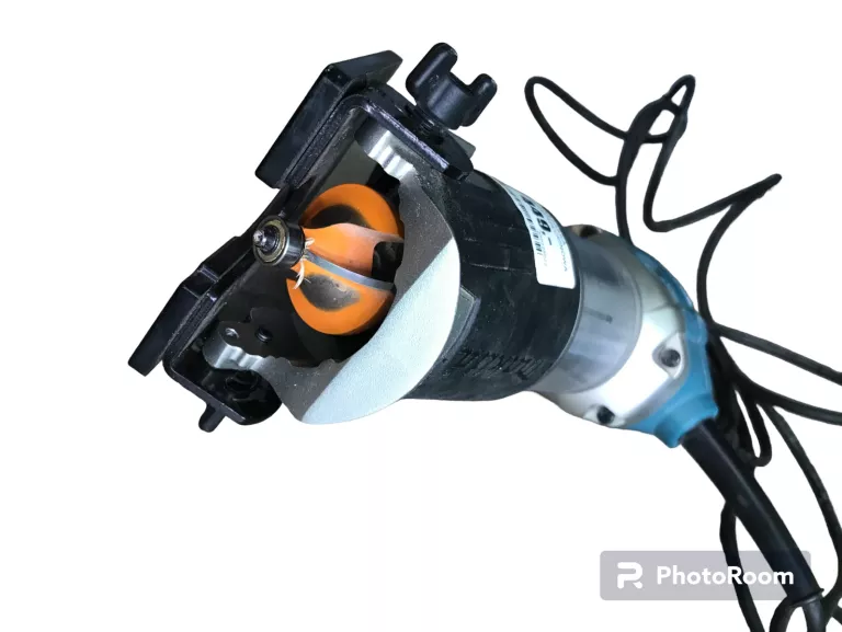 FREZARKA GÓRNOWRZECIONOWA MAKITA RT0700C 710 W