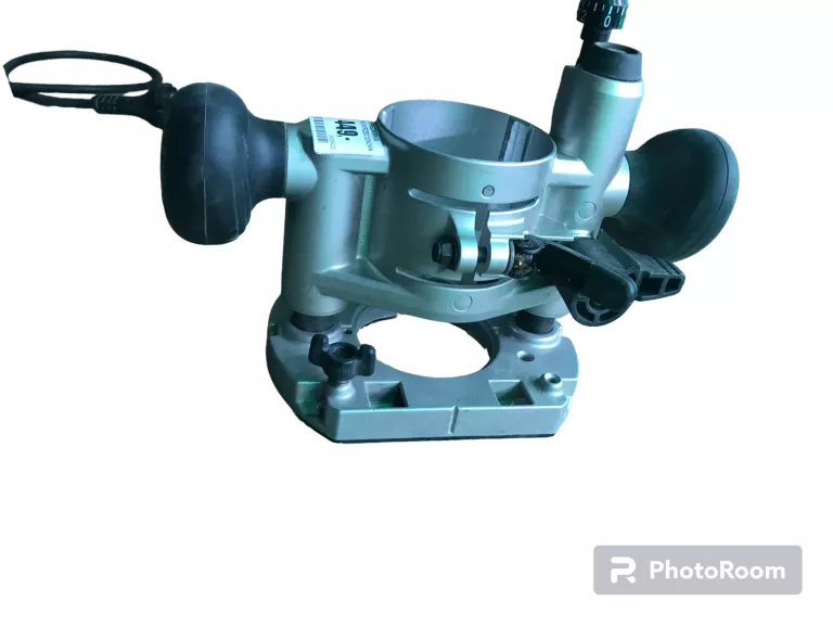 FREZARKA GÓRNOWRZECIONOWA MAKITA RT0700C 710 W