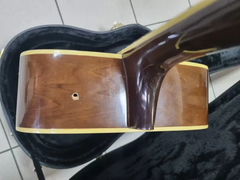 GITARA HOHNER COUNTRYMAN + FUTERAŁ