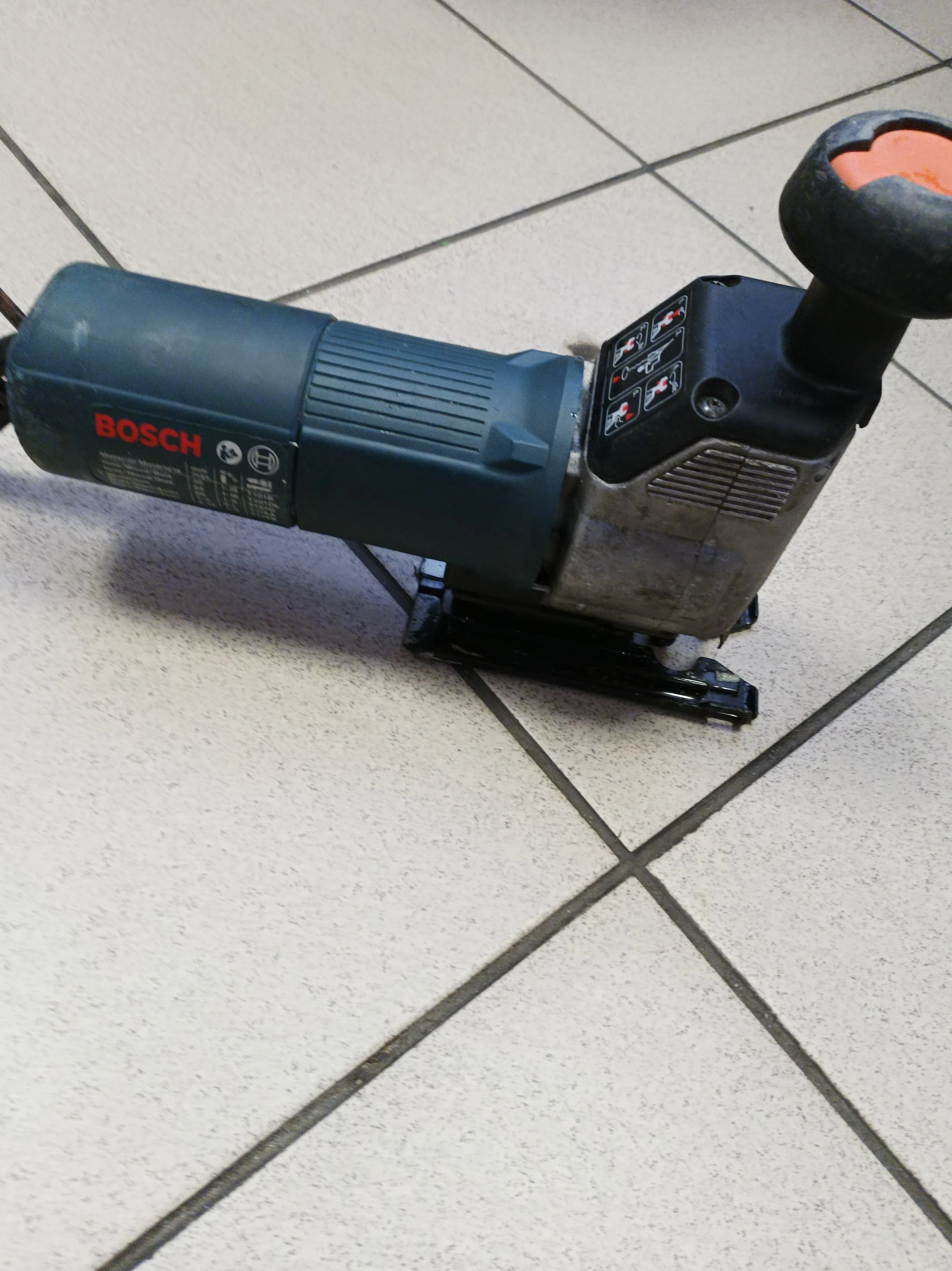 wyrzynarka-bosch-gst-85-pe-rodzaj-silnika-silnik-szczotkowy