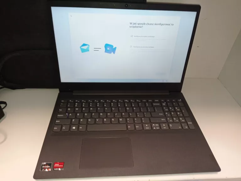 LAPTOP LENOVO V15-ADA // 8GB RAM, RYZEN 3