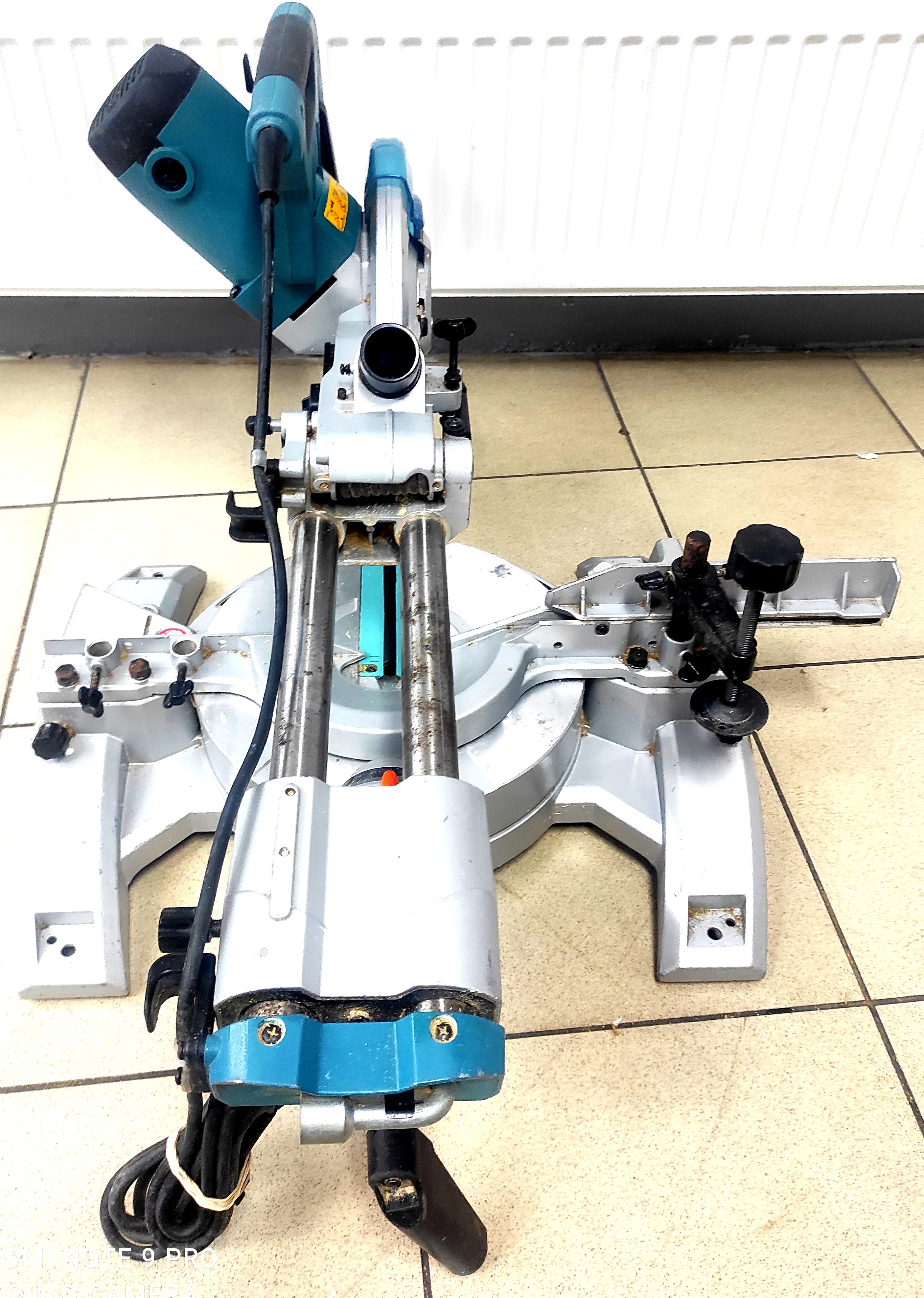 pila-ukosnica-makita-ls1018l-srednica-tarczy-260