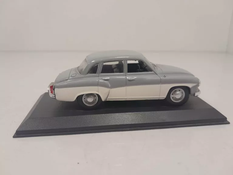 WARTBURG 312 LIMOUSINE KULTOWE AUTA PRL 1:43