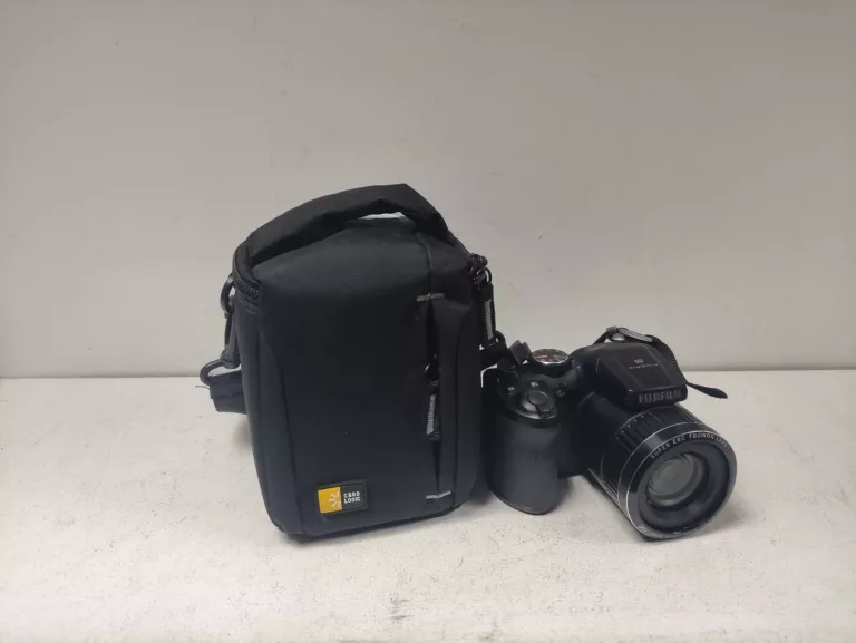 APARAT FUJIFILM FINEPIX S4800 W ETUI