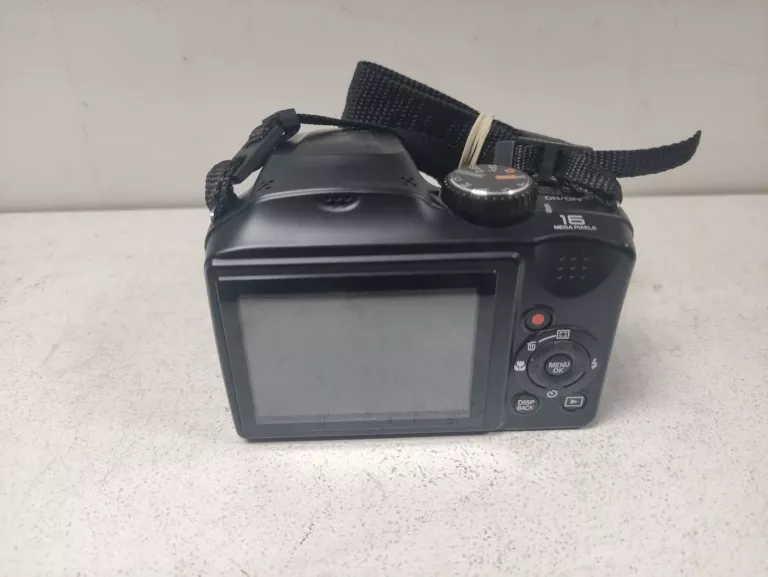 APARAT FUJIFILM FINEPIX S4800 W ETUI
