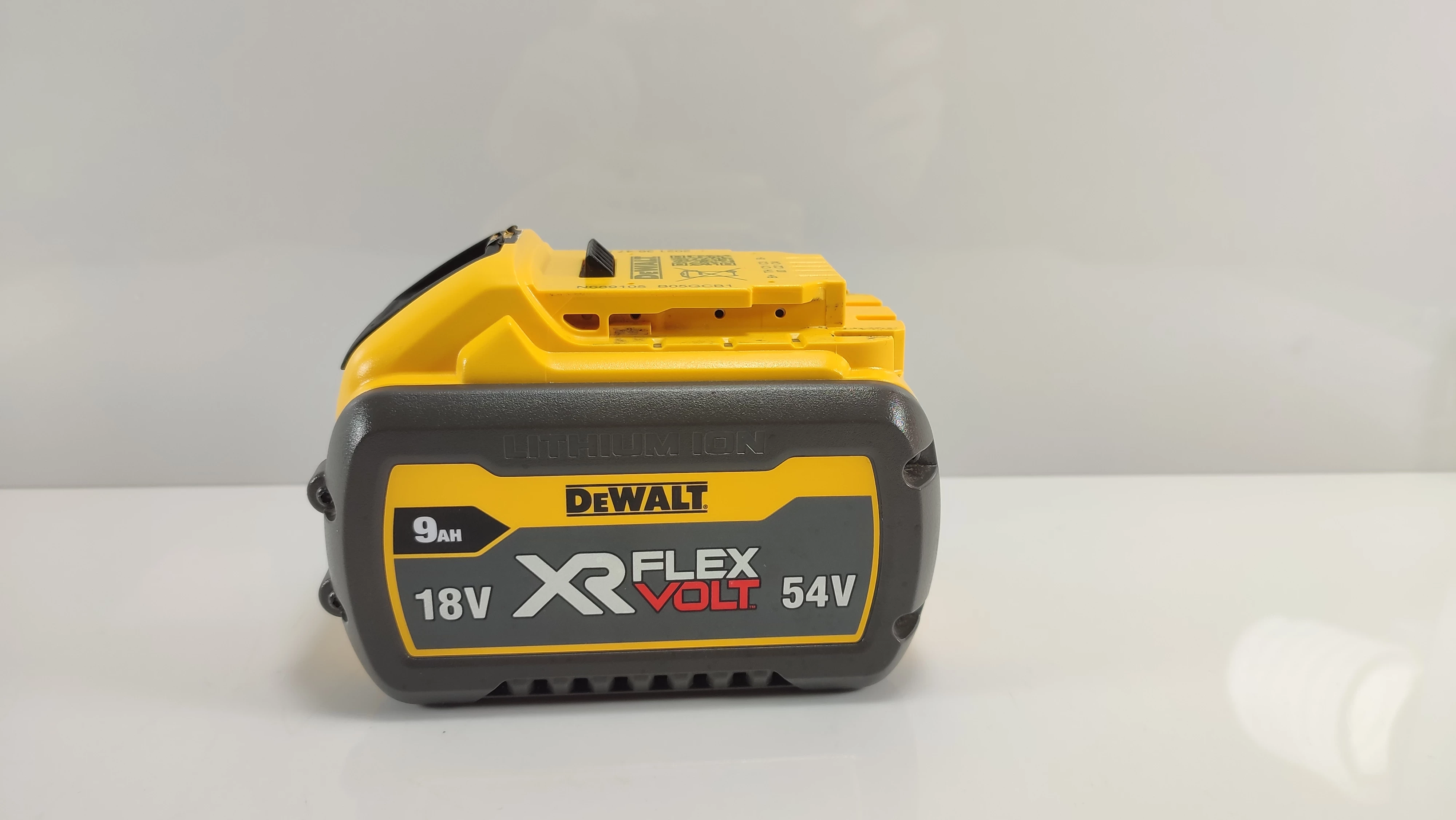 akumulator-dewalt-xr-flex-volt-18v-54v-9ah-stan-uzywany