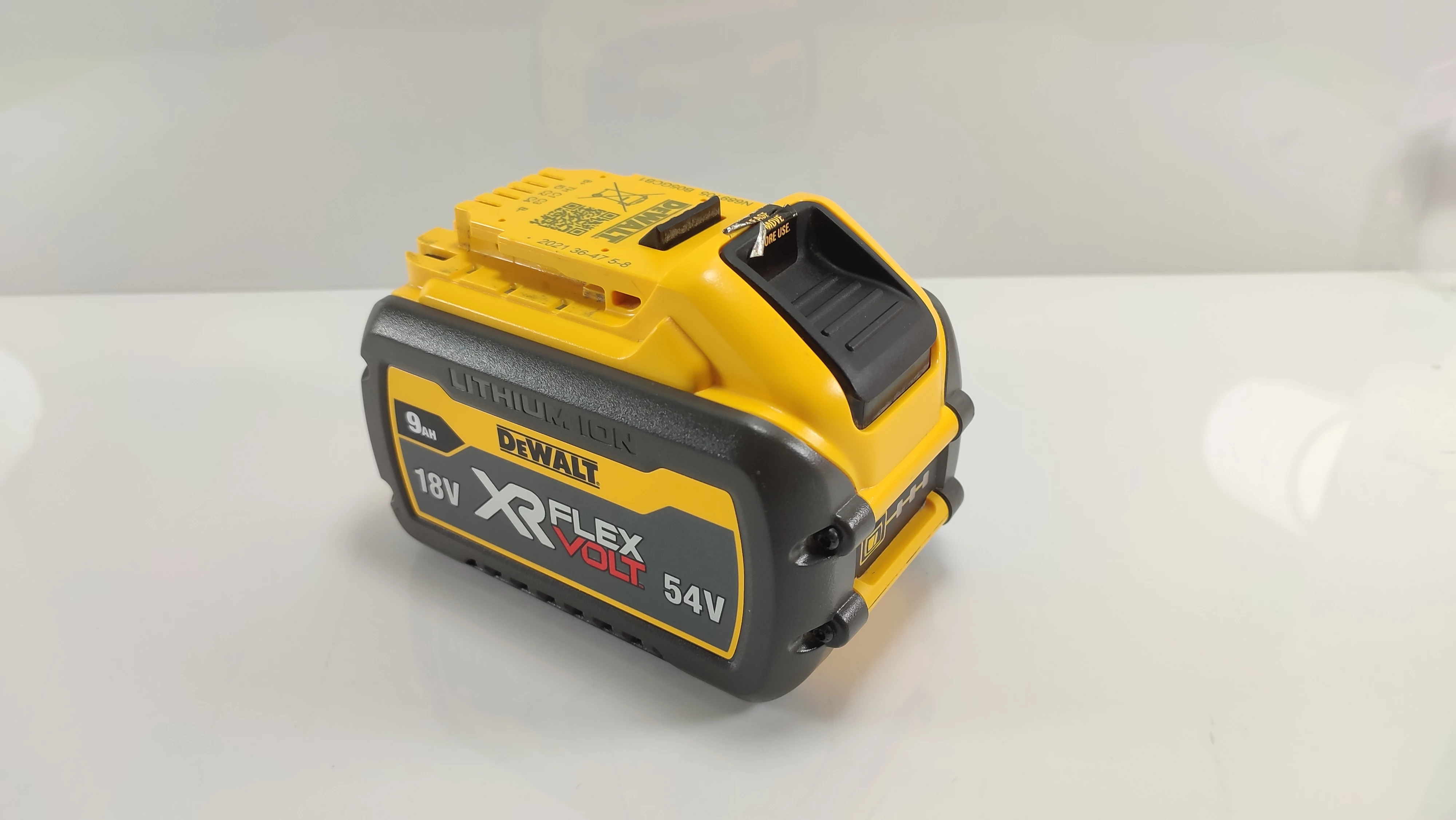akumulator-dewalt-xr-flex-volt-18v-54v-9ah-napiecie-v-18-v