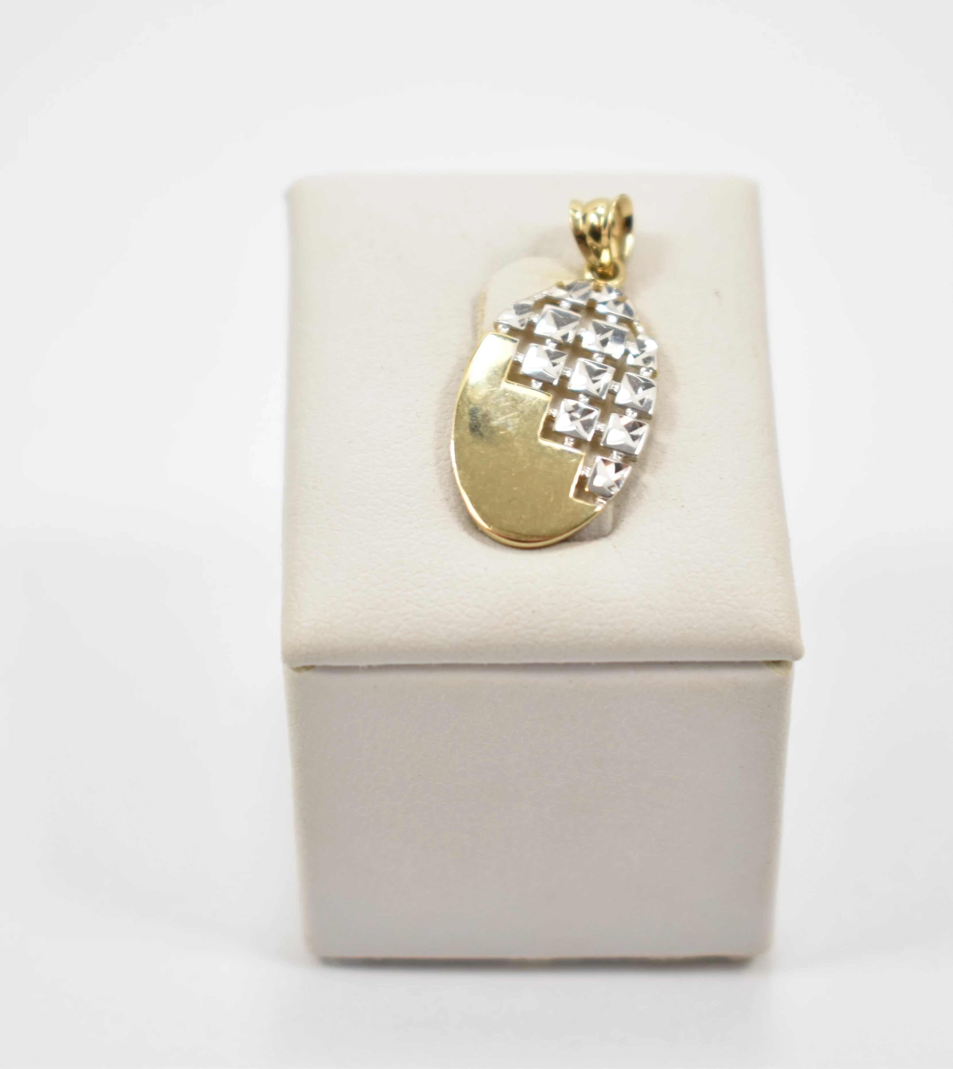 zlota-zawieszka-585133g-jagiellonska-11-warszawa