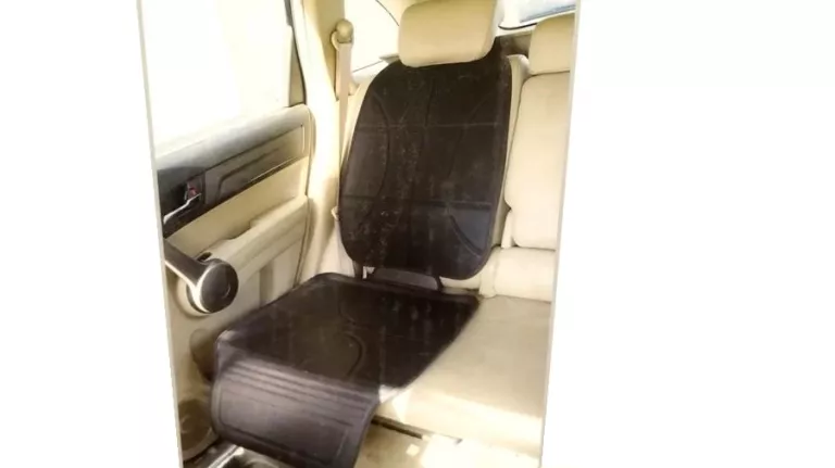 zopa-wyscielana-oslona-pod-fotelik-samochodowy-stan-11323-238058