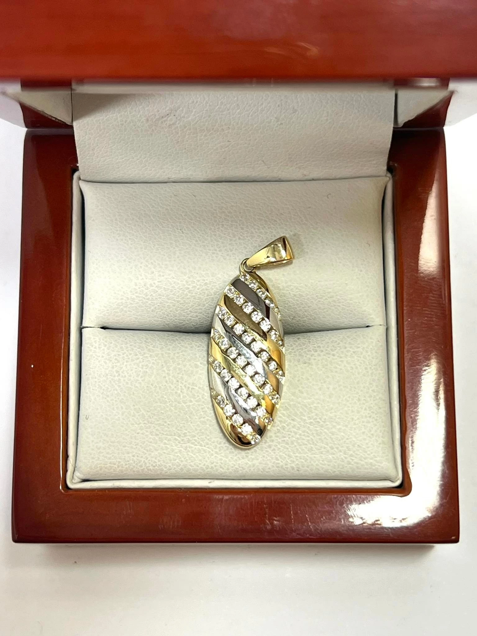 wyrob-jubilerski-uzywany-zawieszka-rodzaj-wyrob-jubilerski