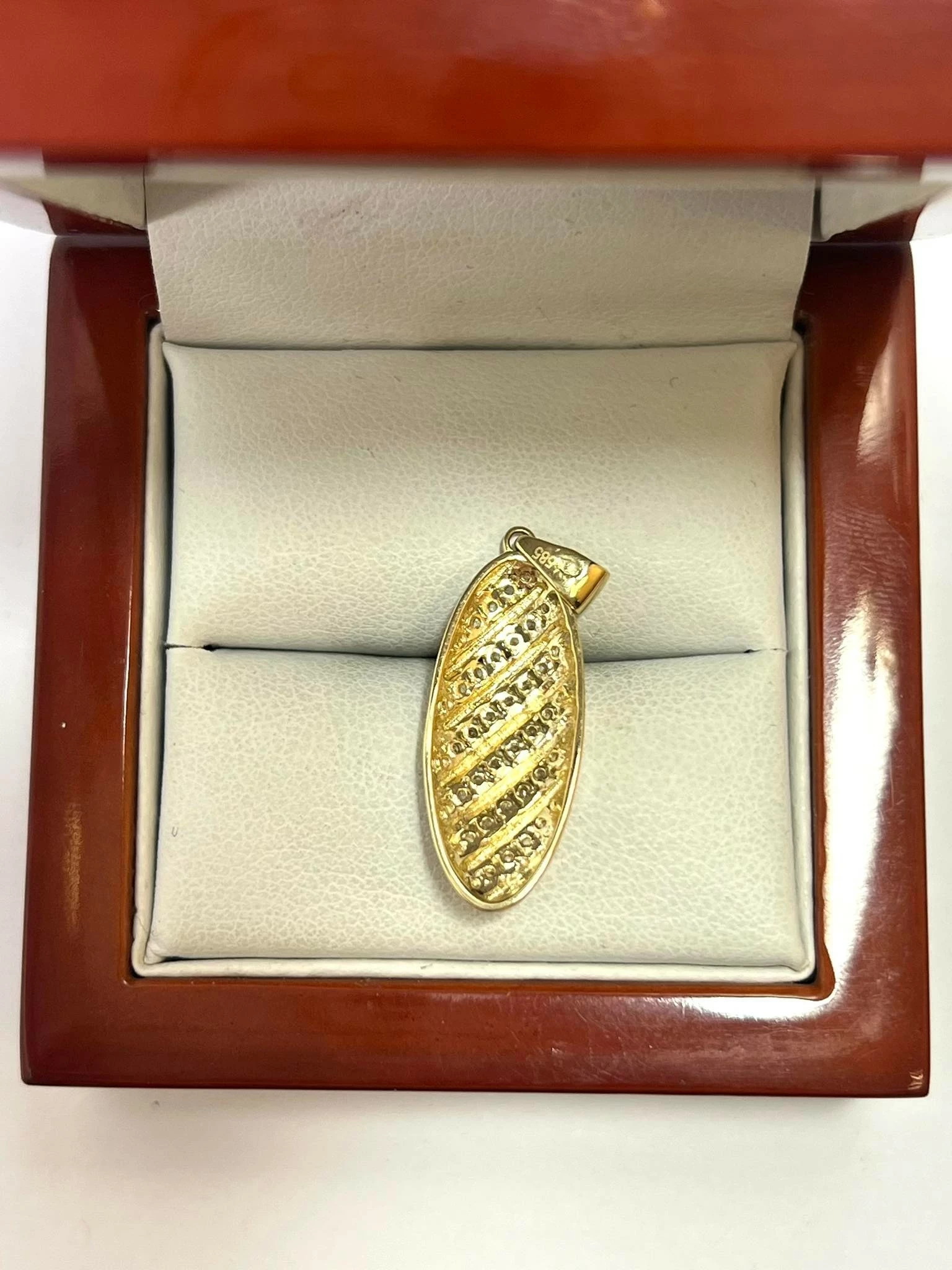 wyrob-jubilerski-uzywany-zawieszka-stan-powystawowy