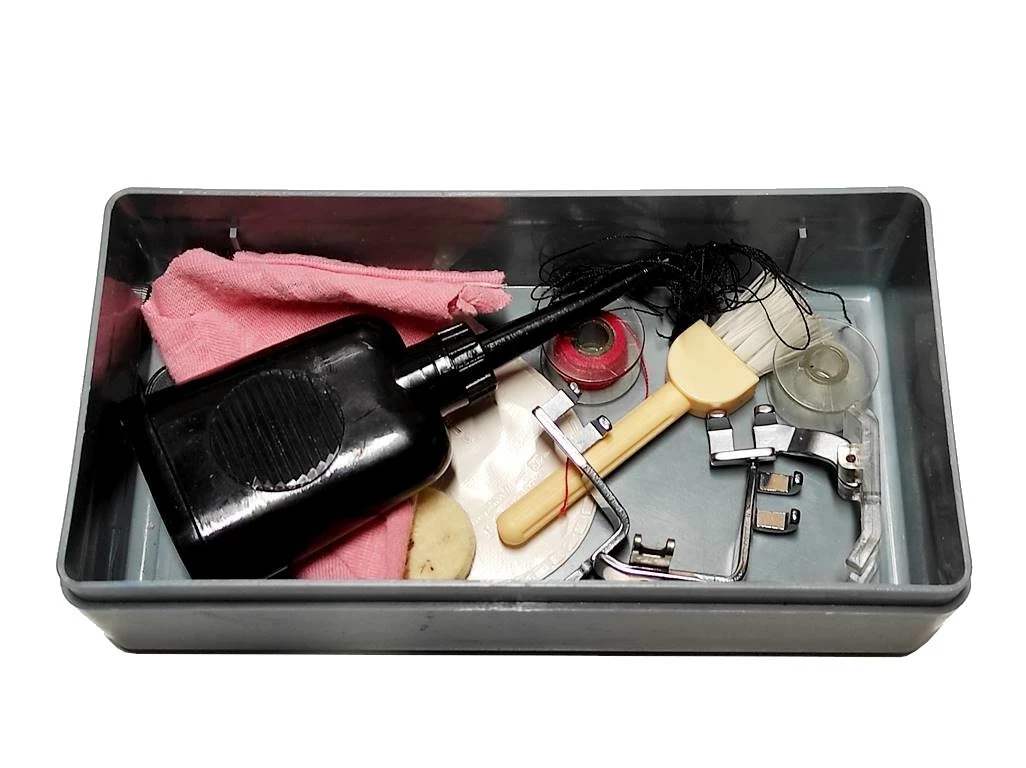 maszyna-do-szycia-lucznik-tur-2-z-walizka-model-tur-2