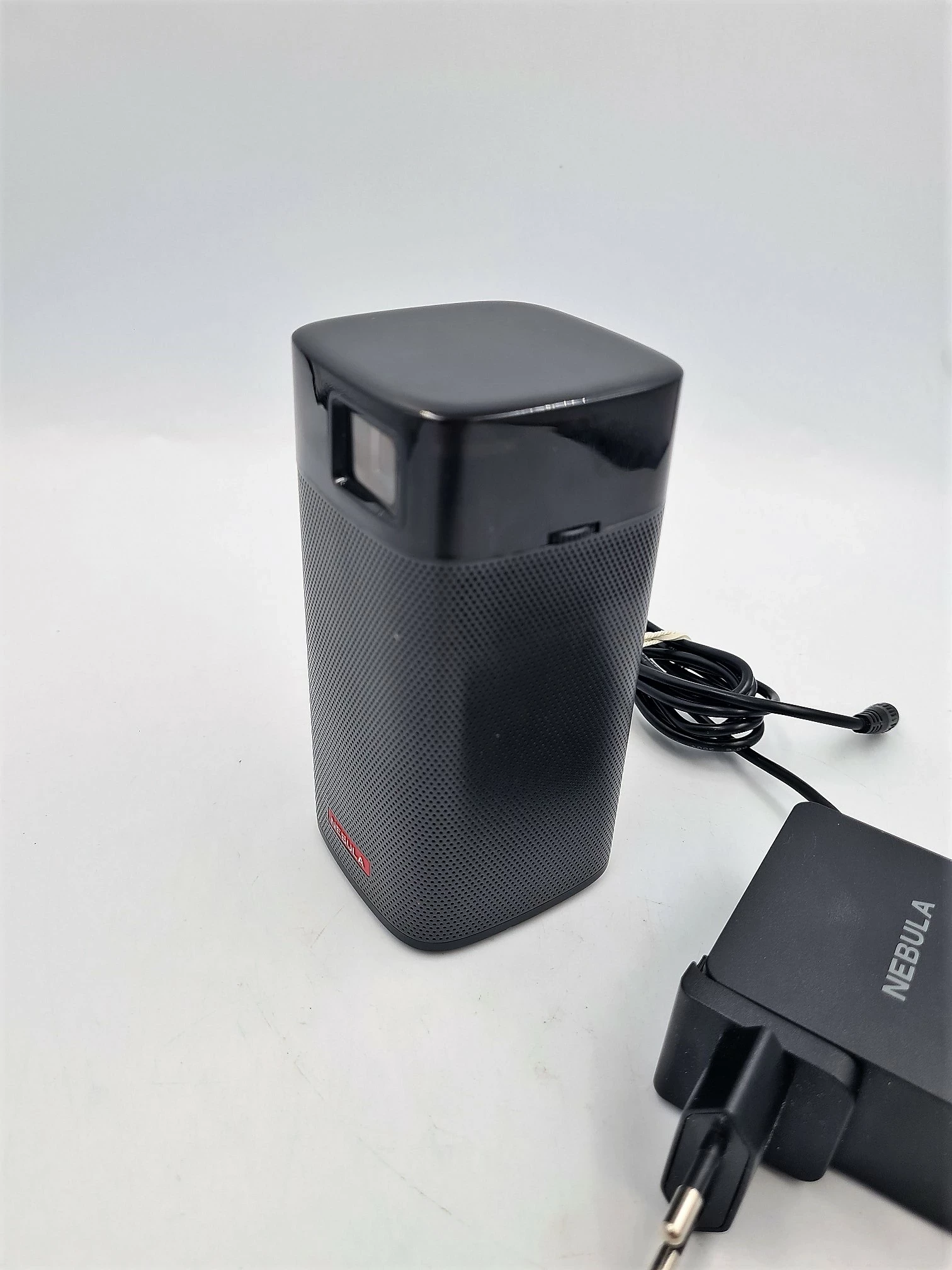 projektor-mobilny-nebula-apollo-d2410-marka-nebula