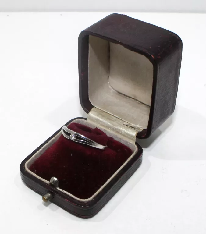 wyrob-jubilerski-pierscionek-marka-226434-1704211