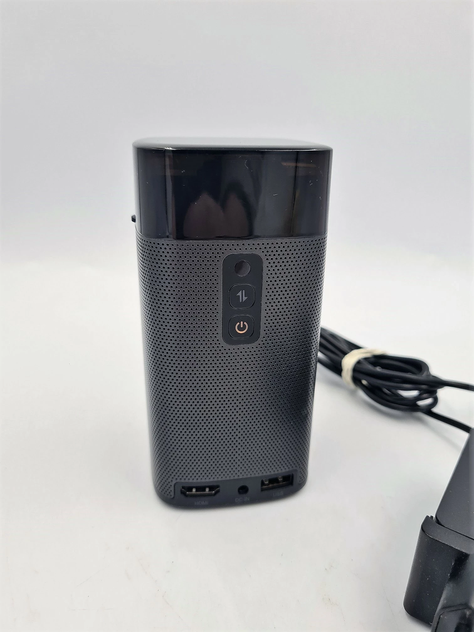 projektor-mobilny-nebula-apollo-d2410-stan-uzywany